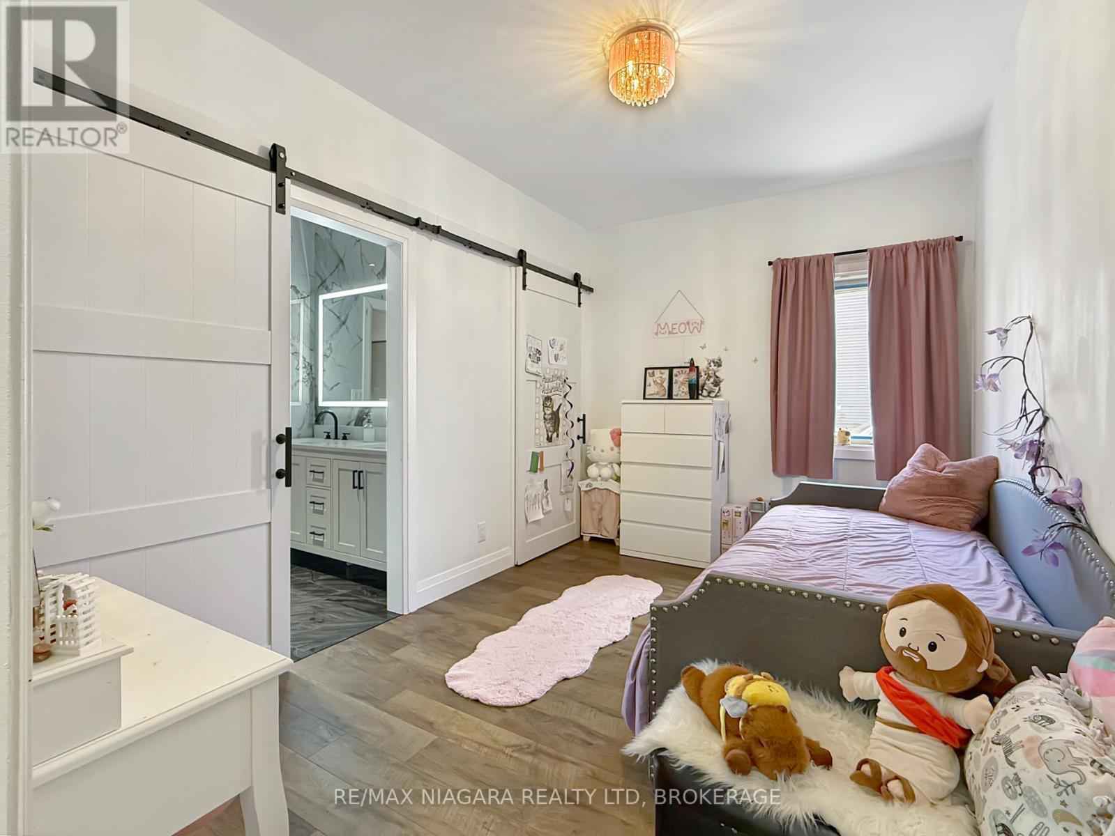 8 Adelaide Street Property Photo 30