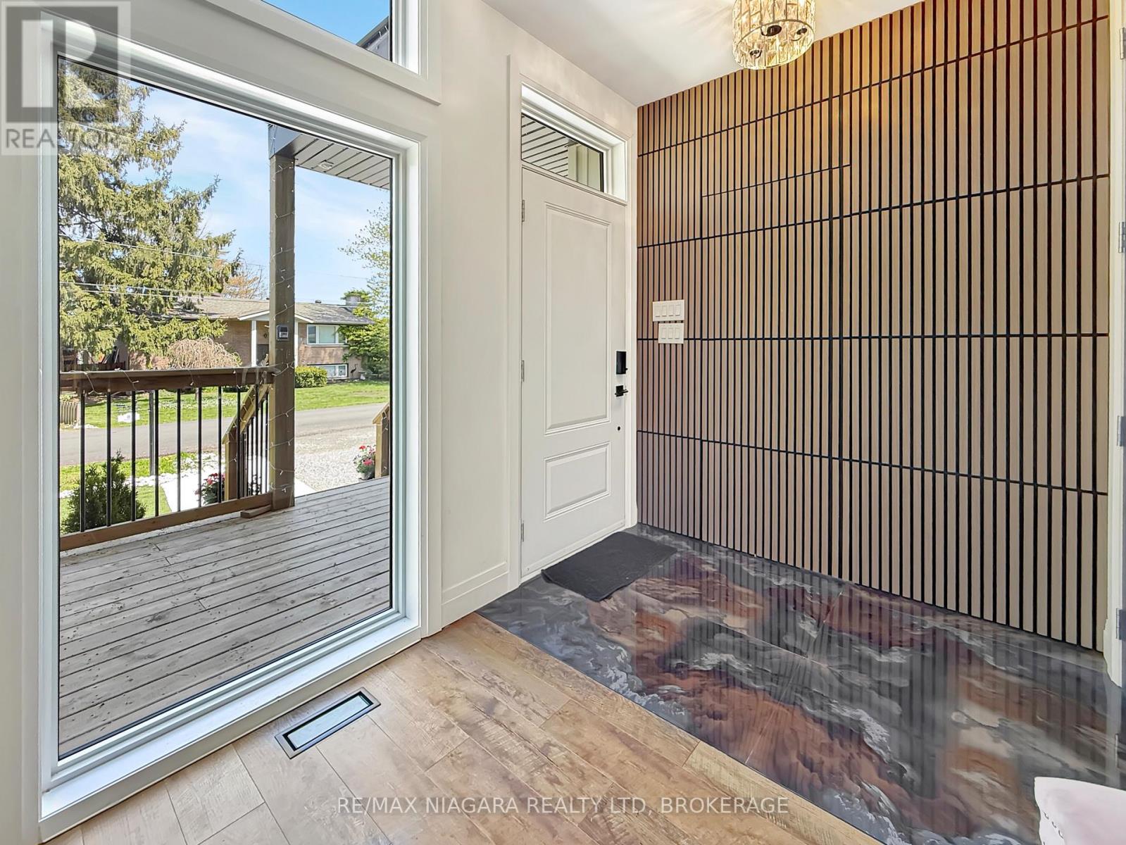 8 Adelaide Street Property Photo 31