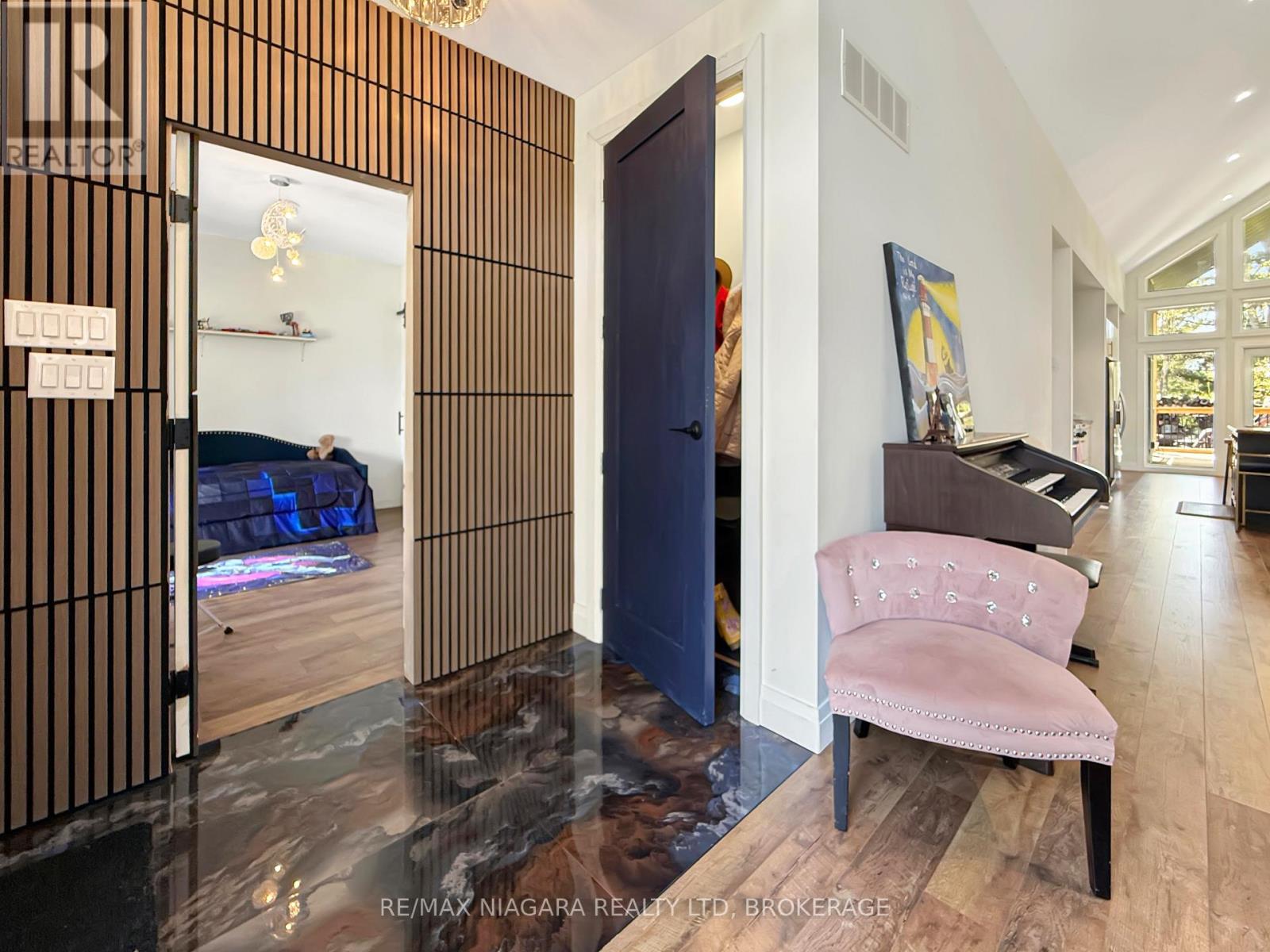 8 Adelaide Street Property Photo 33