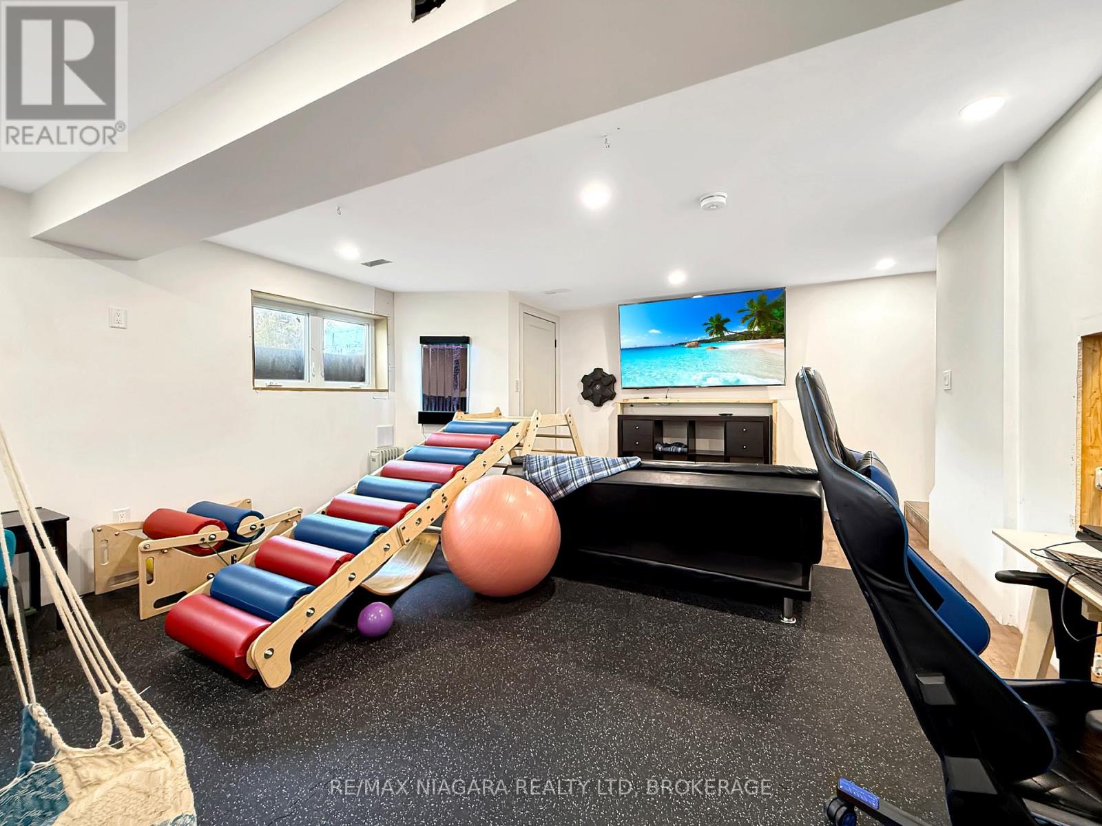 8 Adelaide Street Property Photo 36