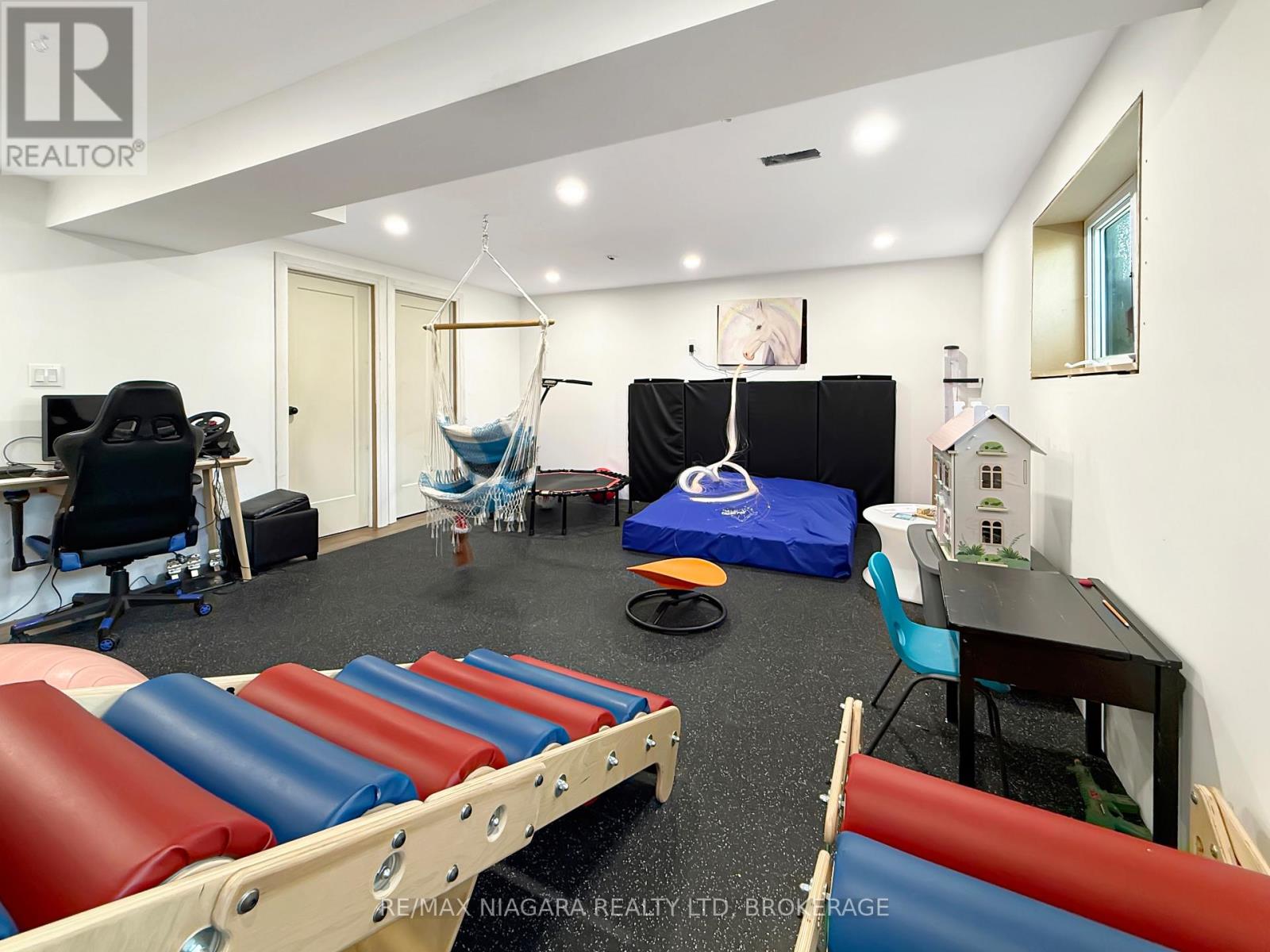 8 Adelaide Street Property Photo 37
