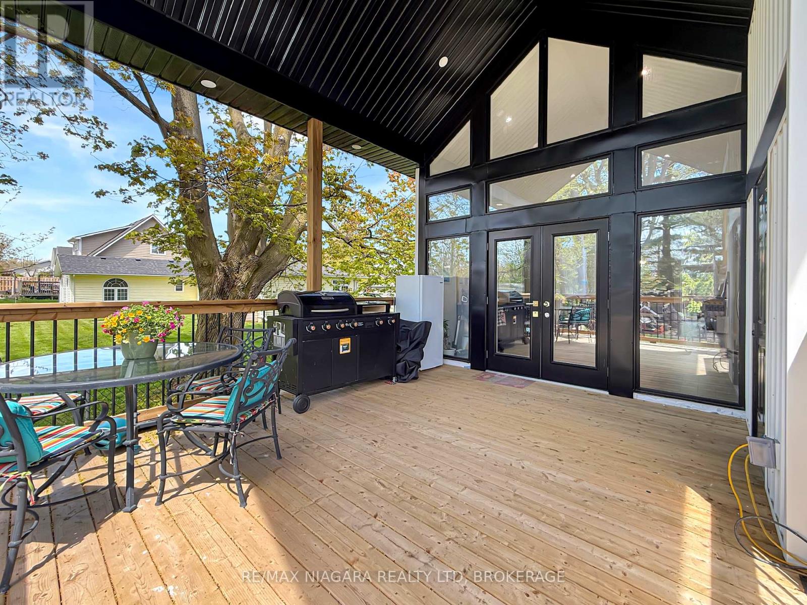 8 Adelaide Street Property Photo 39