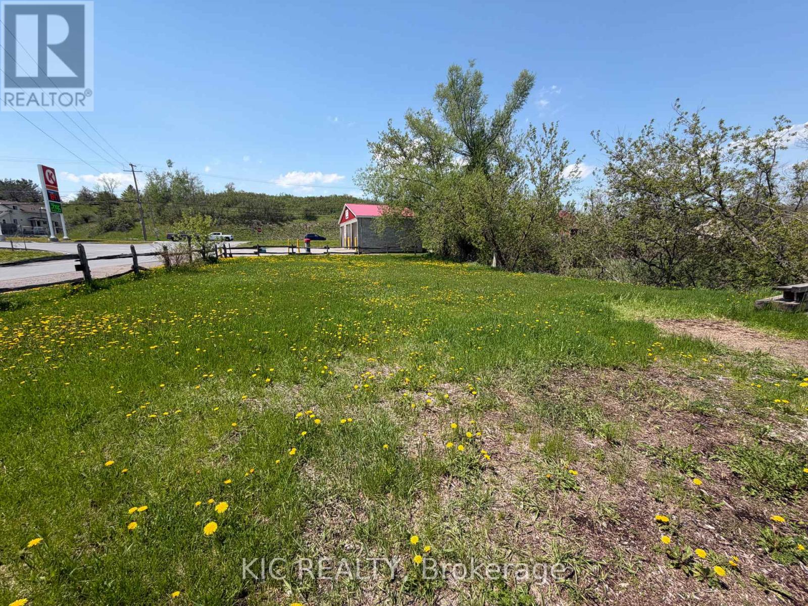 16 Cedar Street Property Photo 3