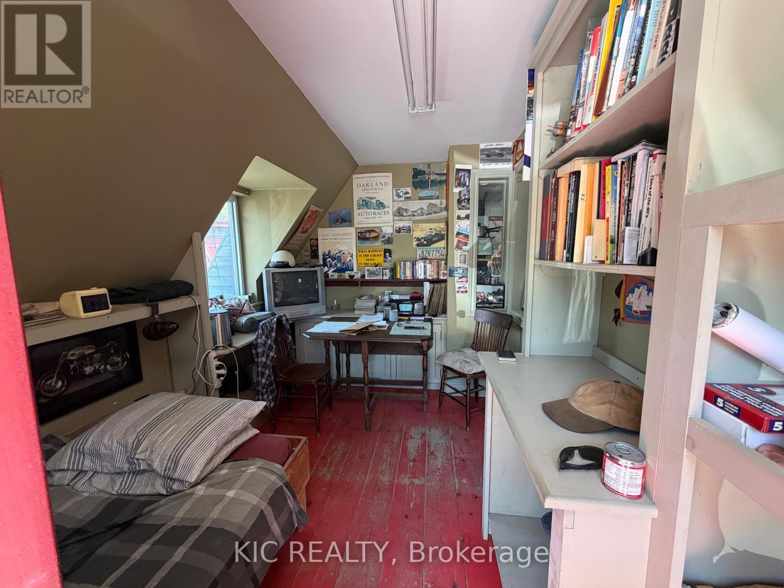 16 Cedar Street Property Photo 9