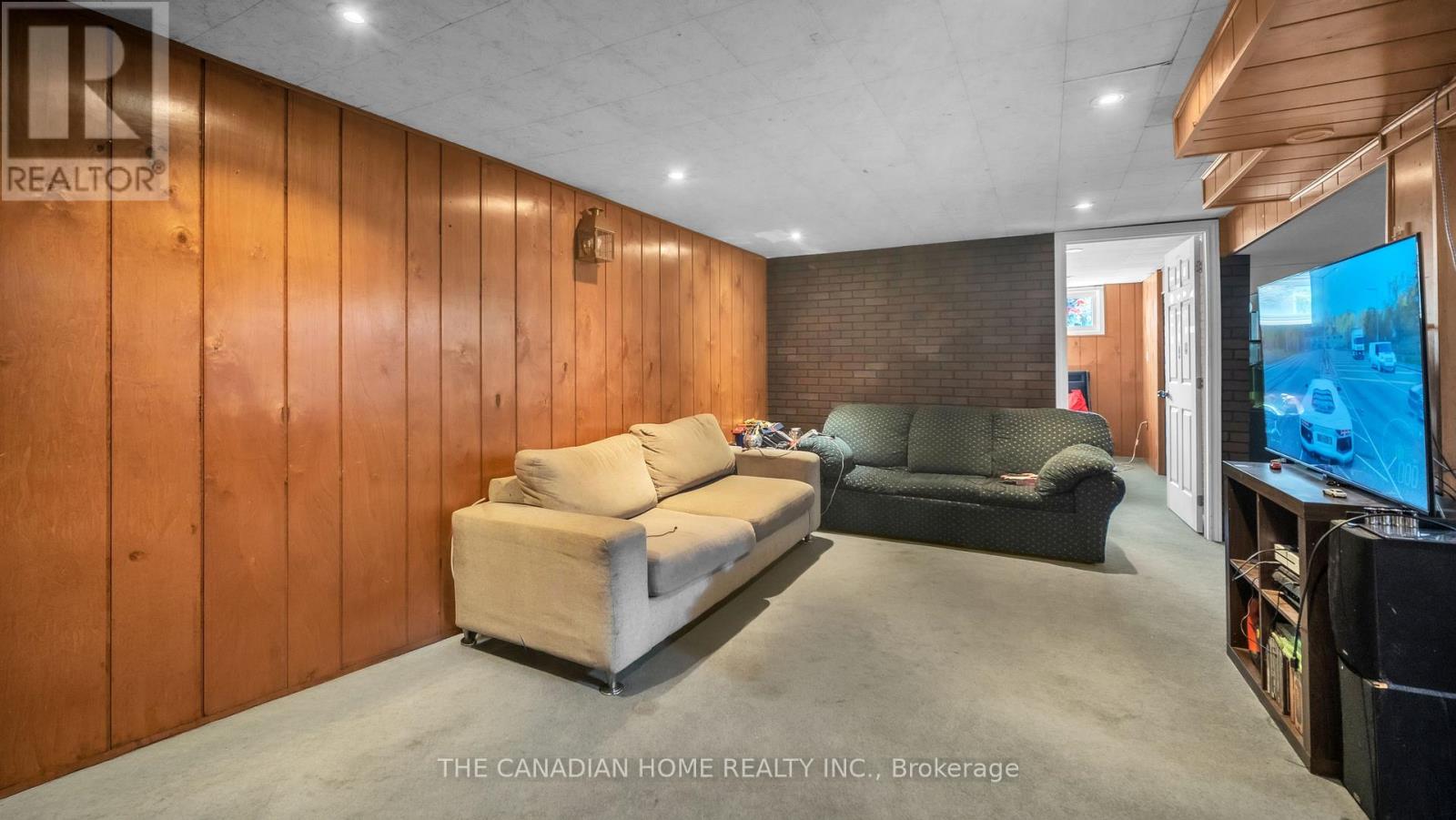 196 Tuxedo Avenue Property Photo 13