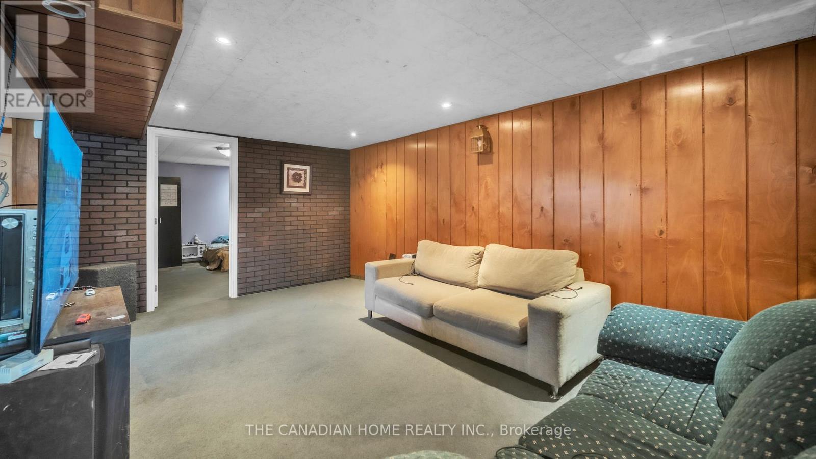 196 Tuxedo Avenue Property Photo 14
