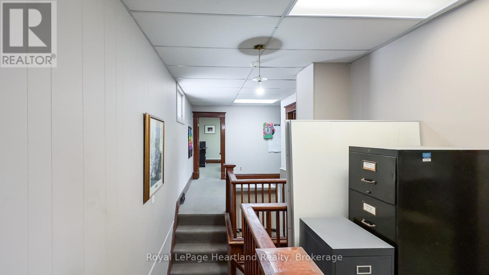 401 Queen Street Property Photo 3