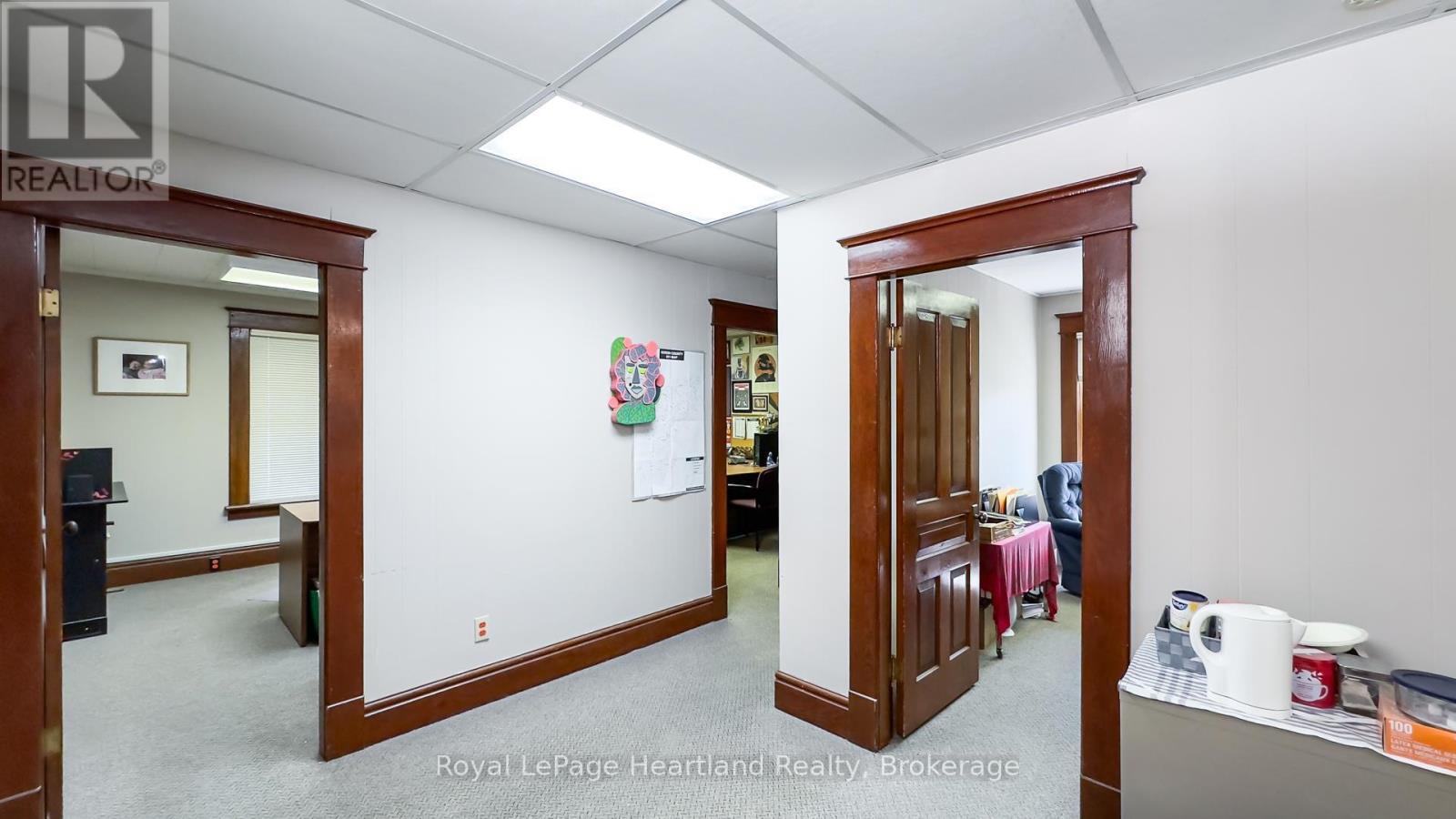 401 Queen Street Property Photo 5