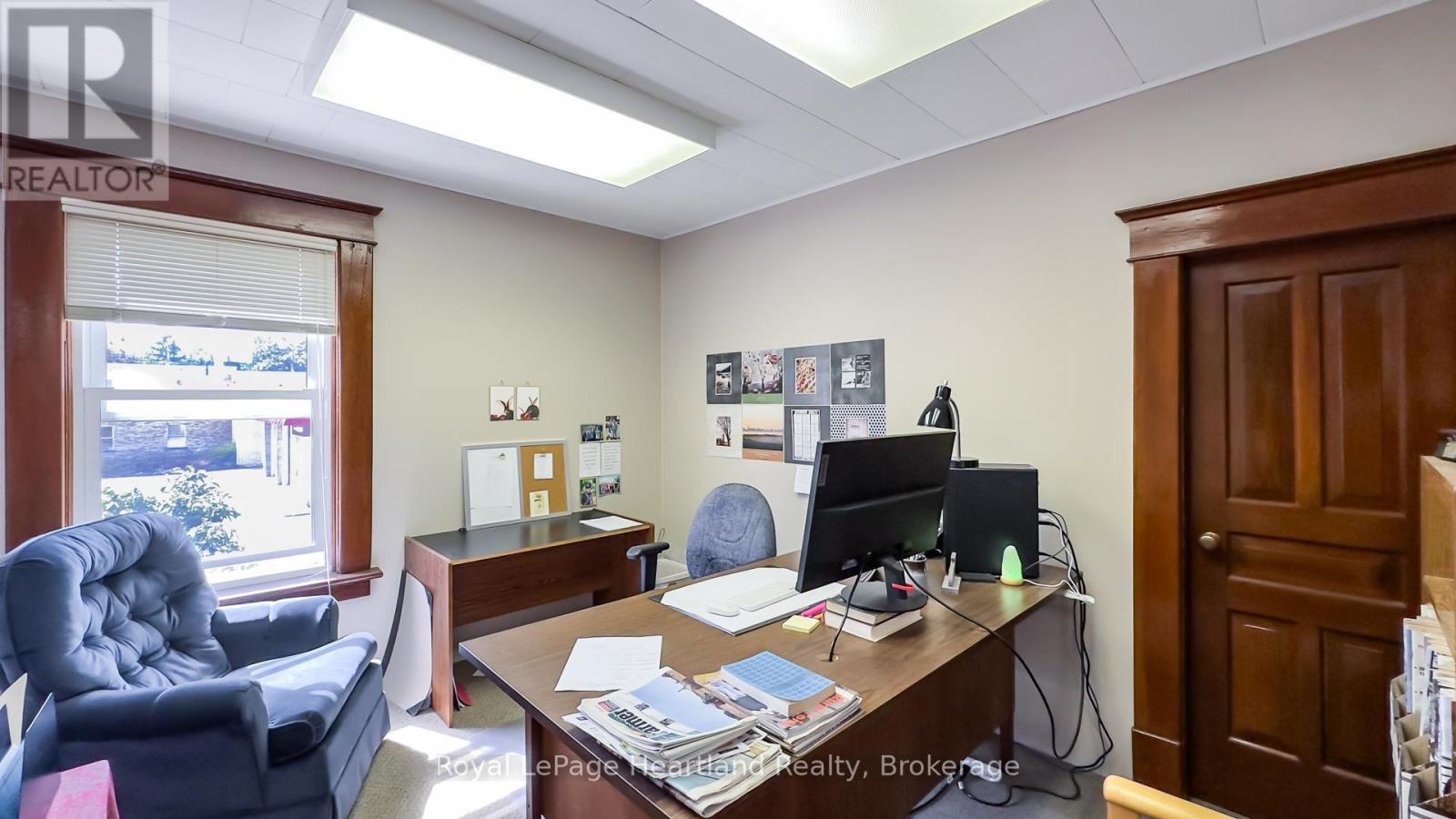 401 Queen Street Property Photo 7
