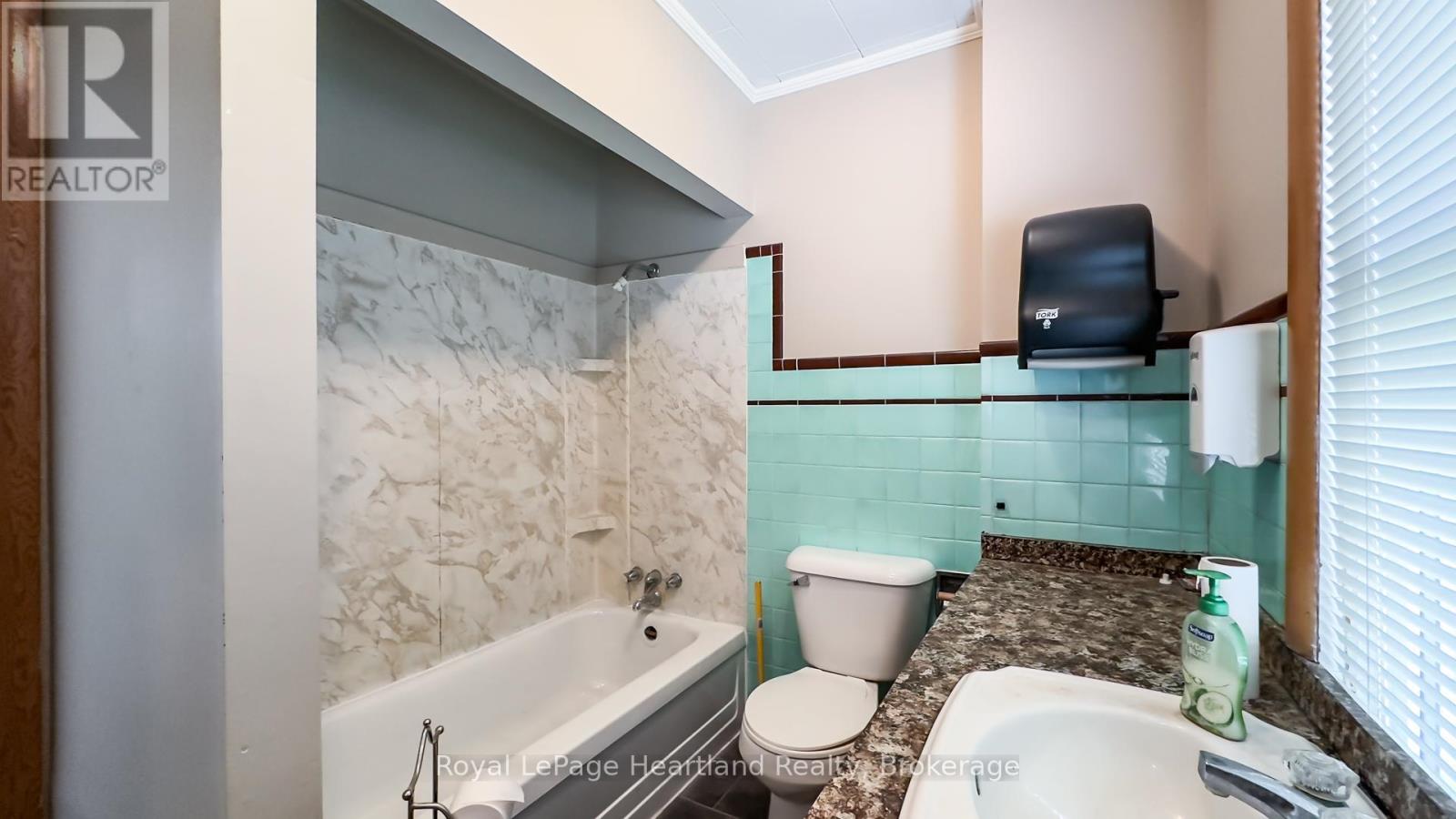 401 Queen Street Property Photo 15