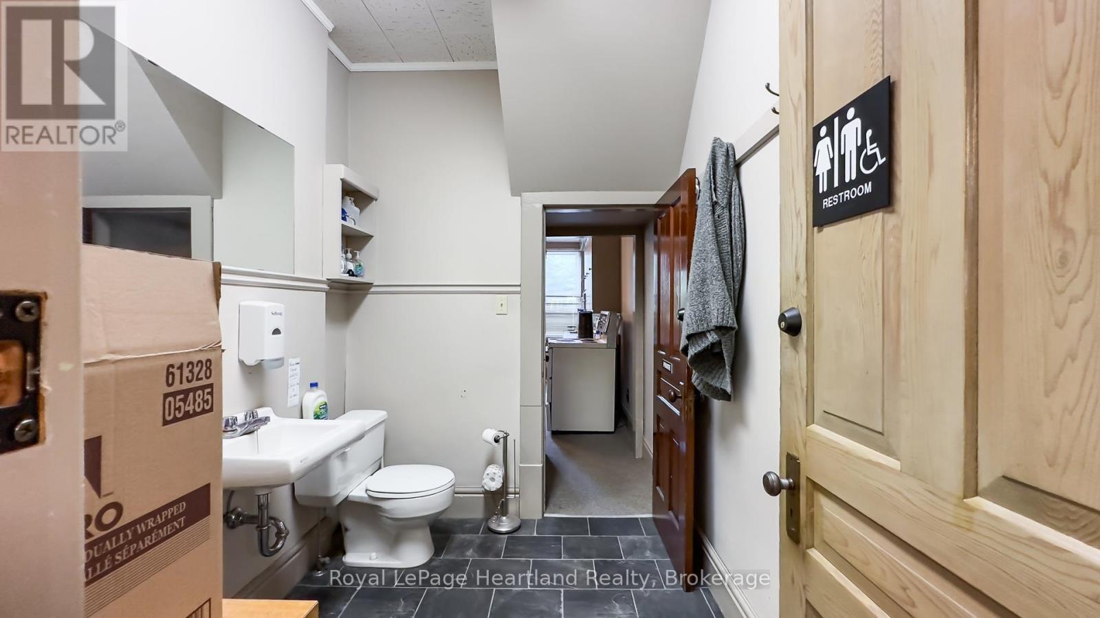 401 Queen Street Property Photo 18