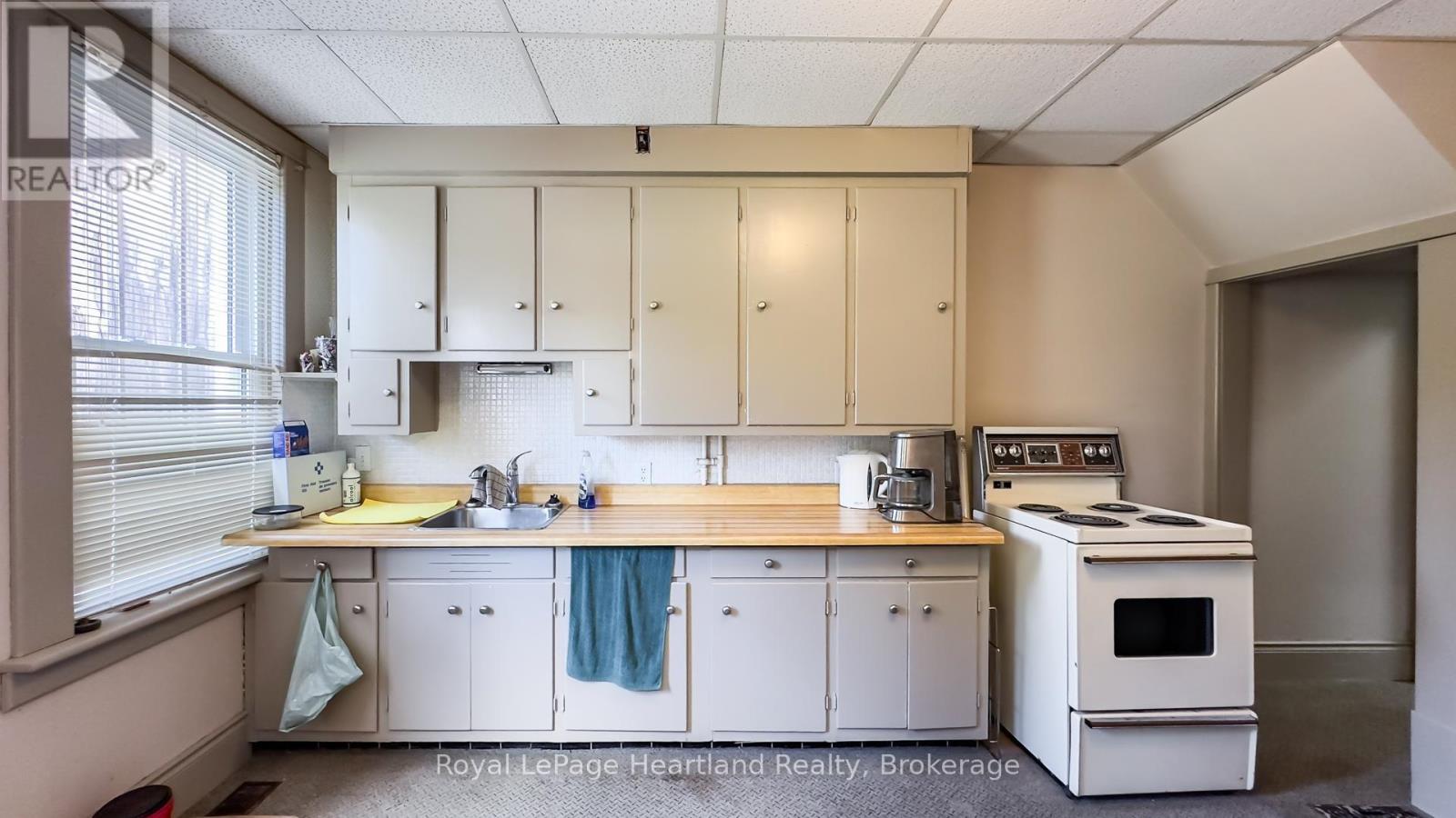 401 Queen Street Property Photo 32