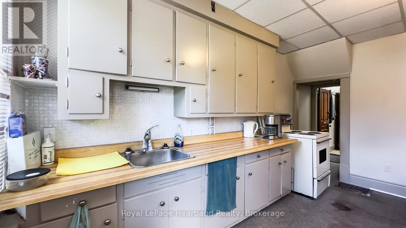 401 Queen Street Property Photo 33