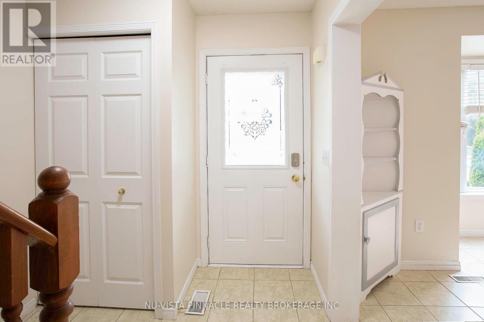 18 - 780 Fanshawe Park Road E Property Photo 4