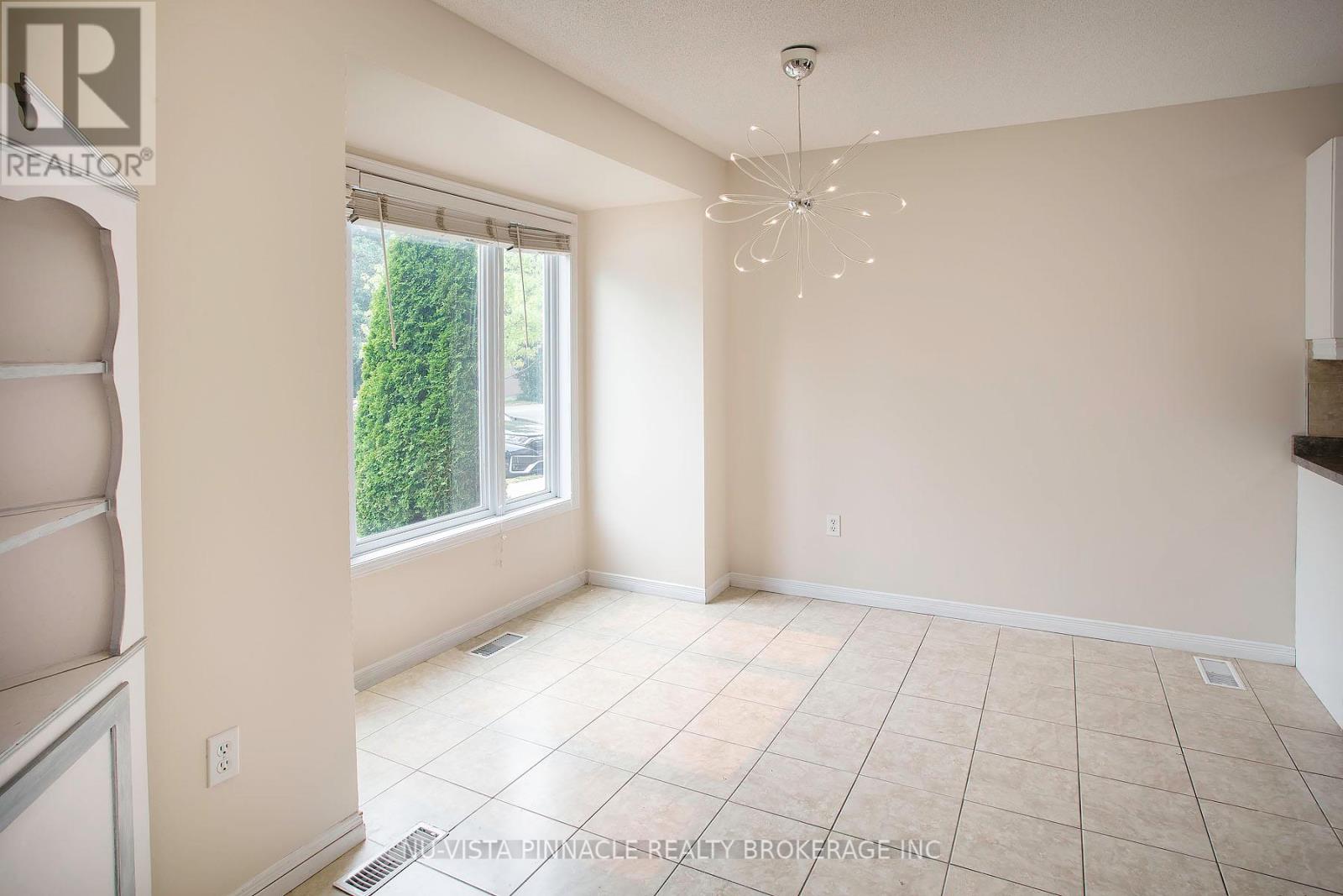 18 - 780 Fanshawe Park Road E Property Photo 5