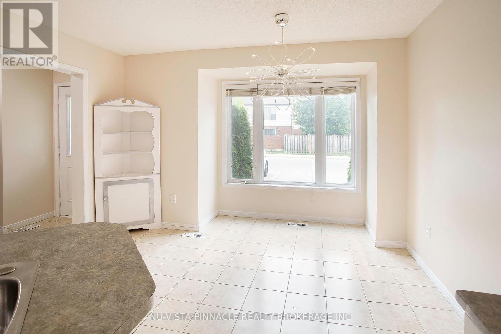 18 - 780 Fanshawe Park Road E Property Photo 6