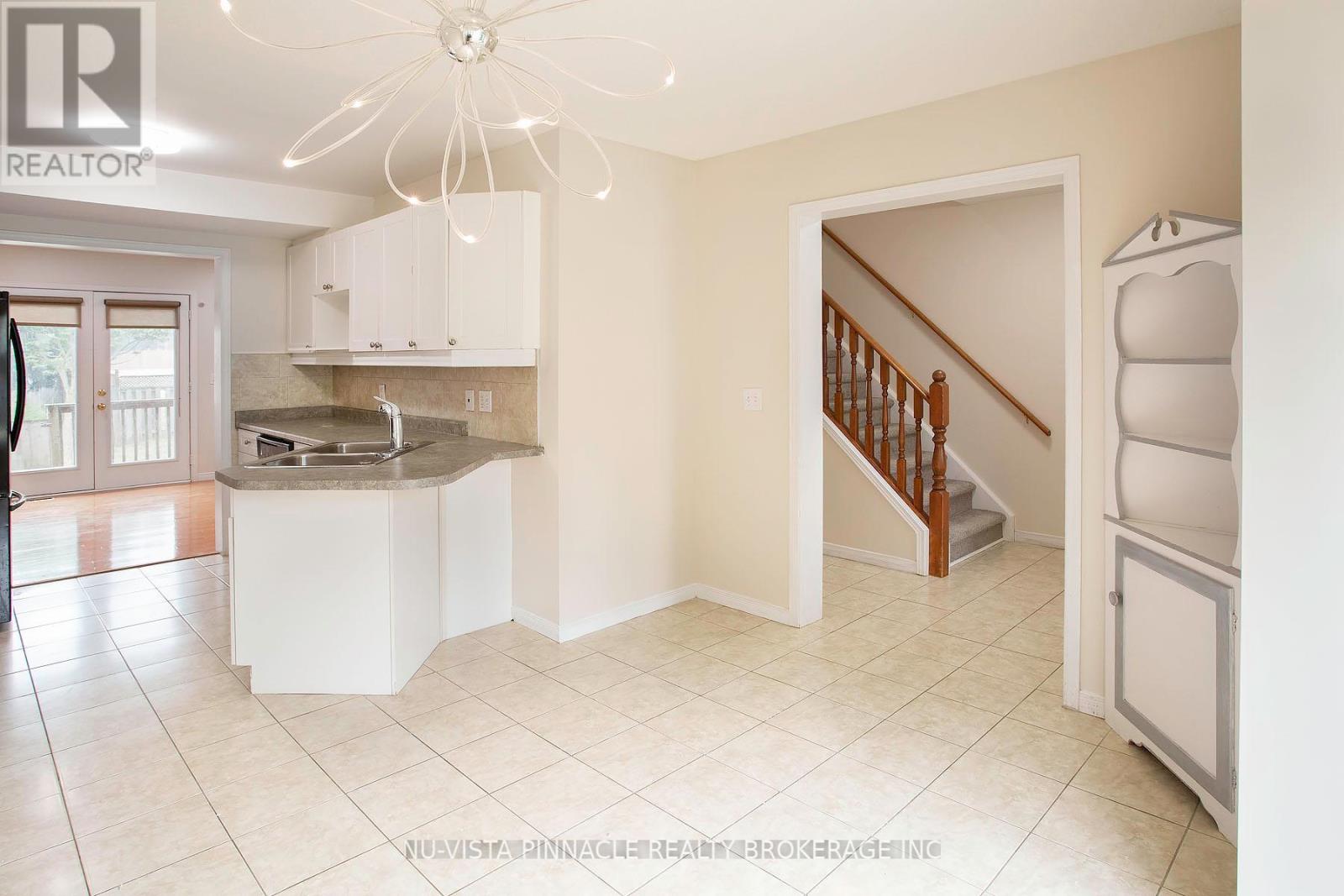 18 - 780 Fanshawe Park Road E Property Photo 7