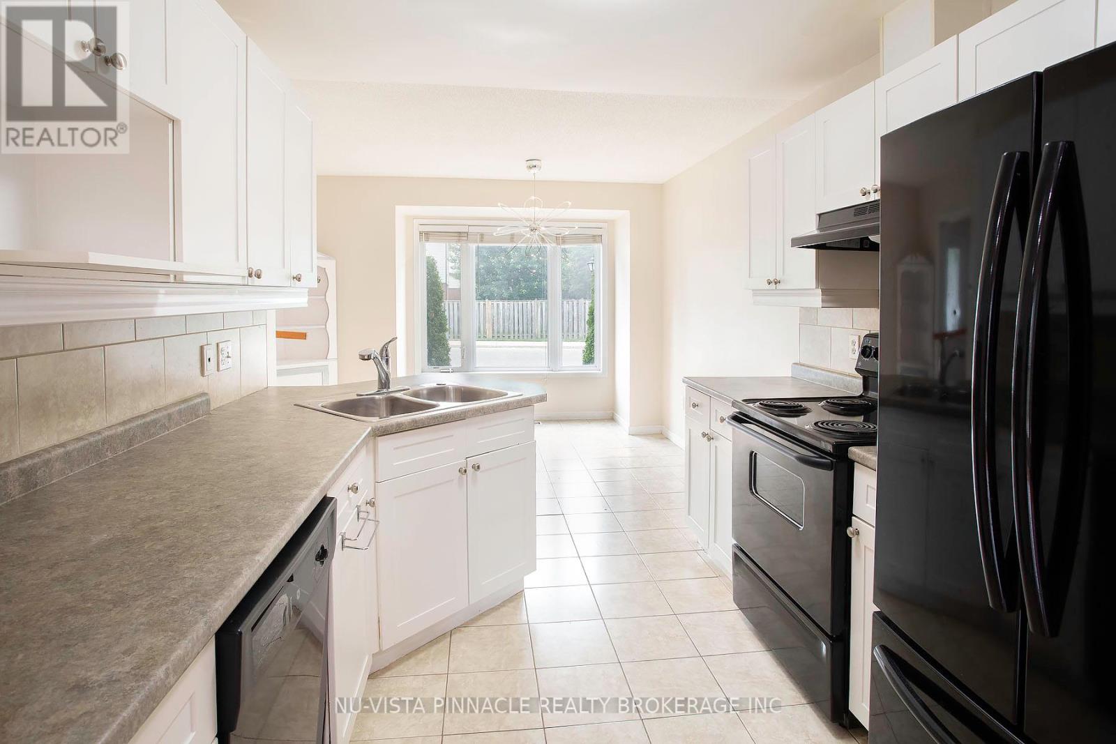 18 - 780 Fanshawe Park Road E Property Photo 9