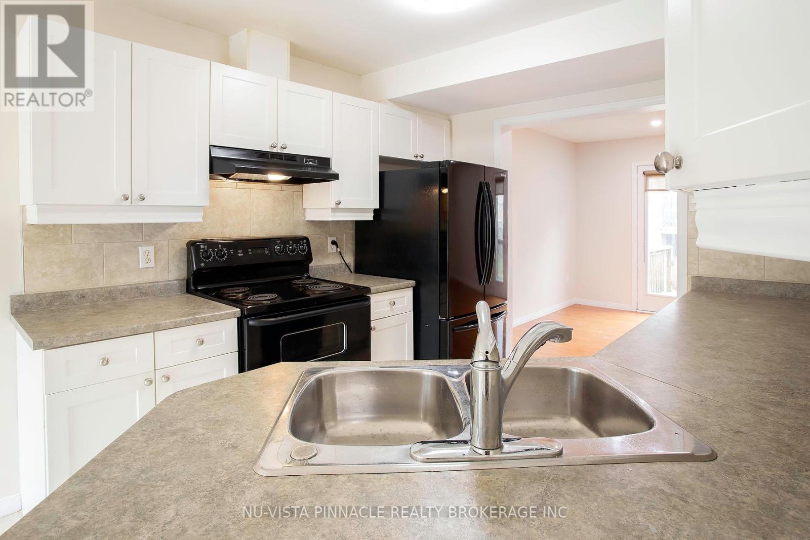 18 - 780 Fanshawe Park Road E Property Photo 11