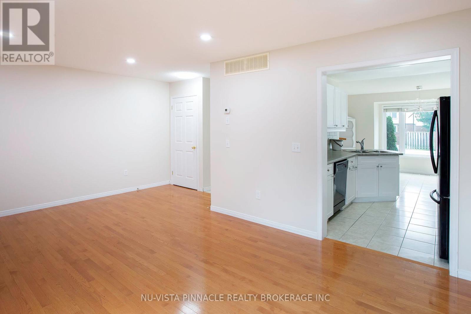 18 - 780 Fanshawe Park Road E Property Photo 13