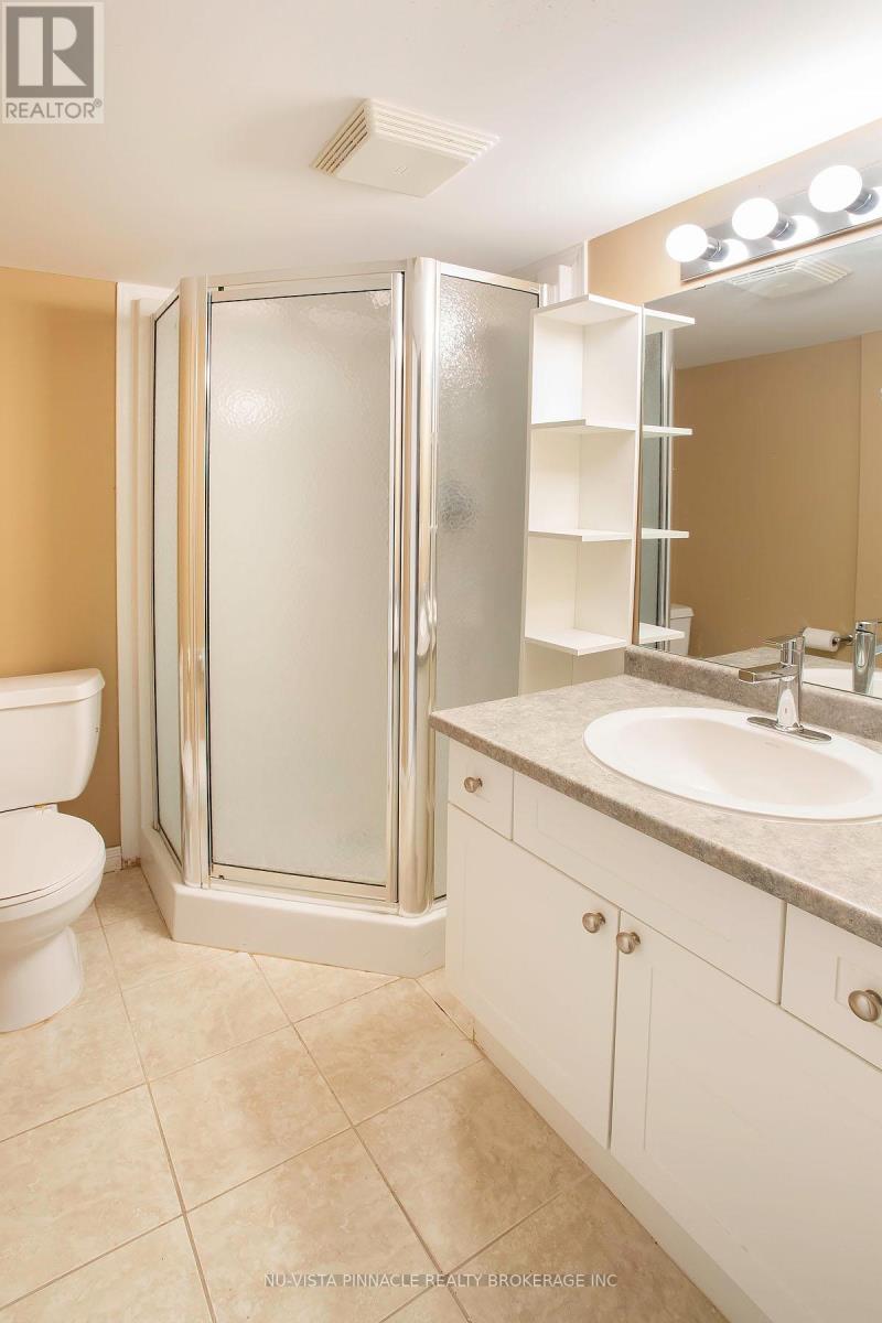 18 - 780 Fanshawe Park Road E Property Photo 32