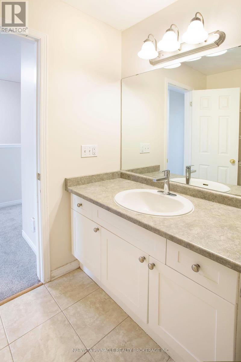 18 - 780 Fanshawe Park Road E Property Photo 33