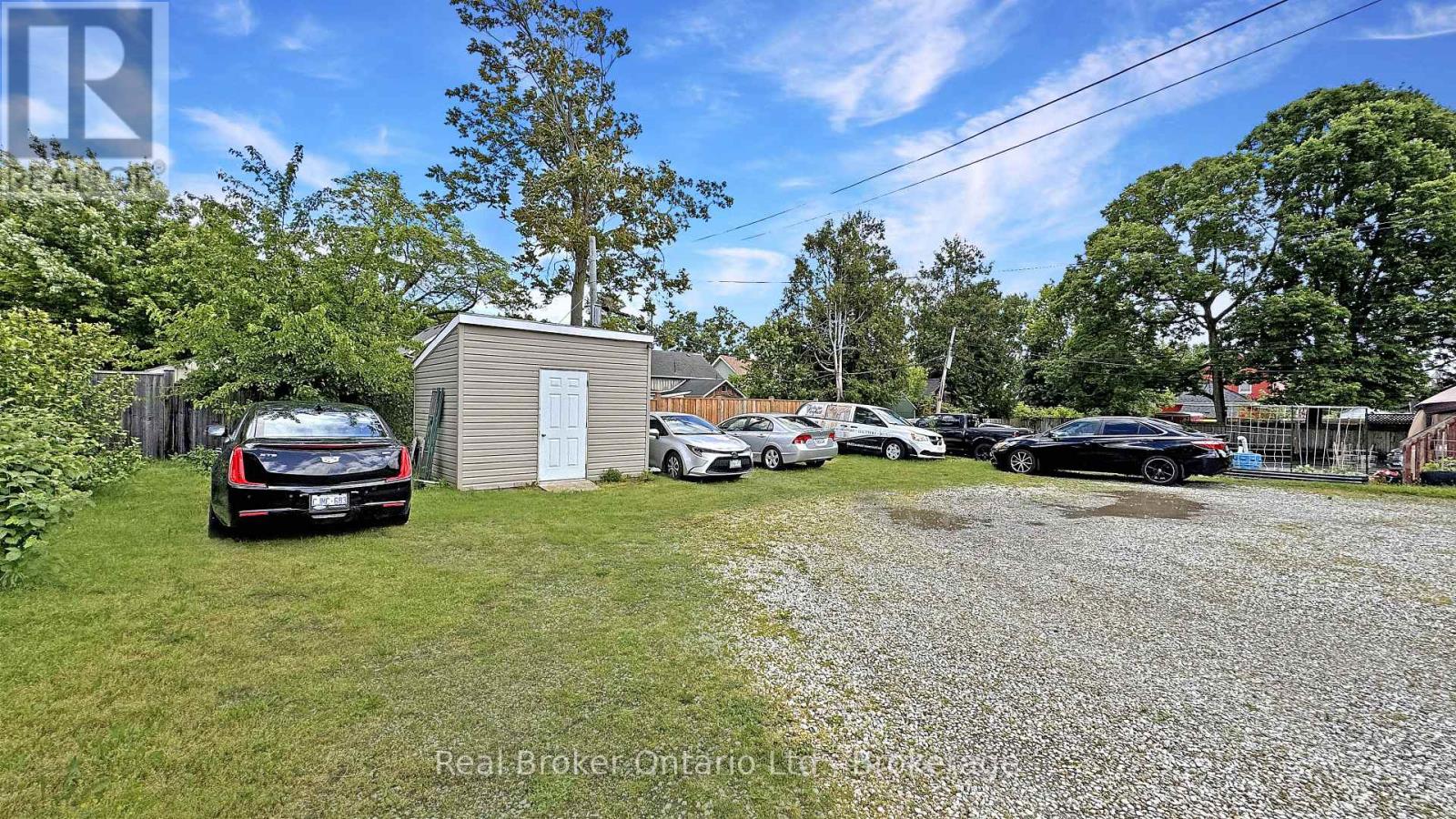 275 Brant Avenue Property Photo 4