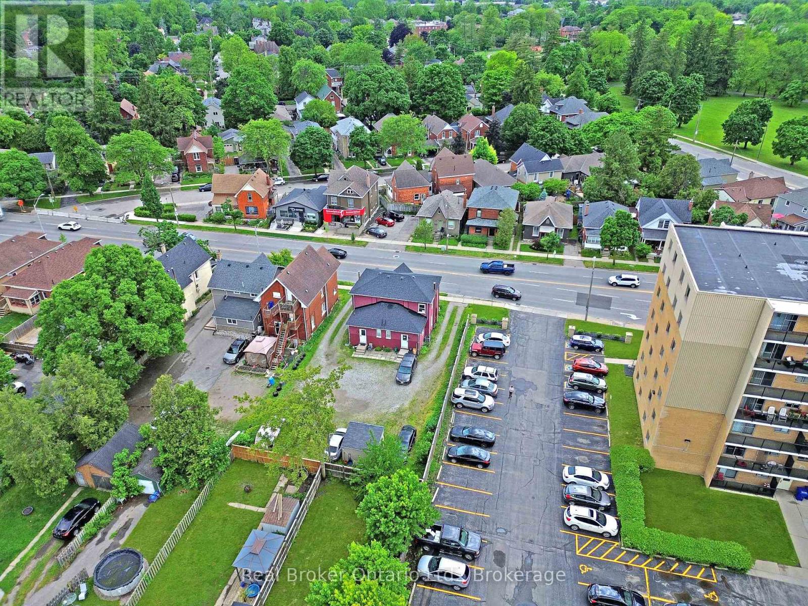 275 Brant Avenue Property Photo 15