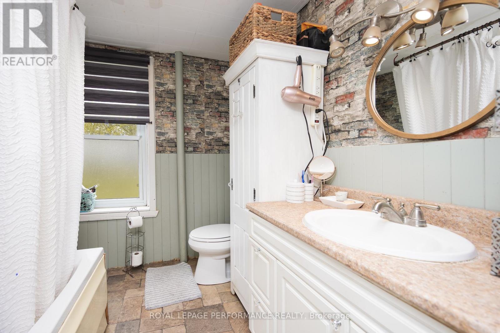 16615 Duff's Corners Road Property Photo 10