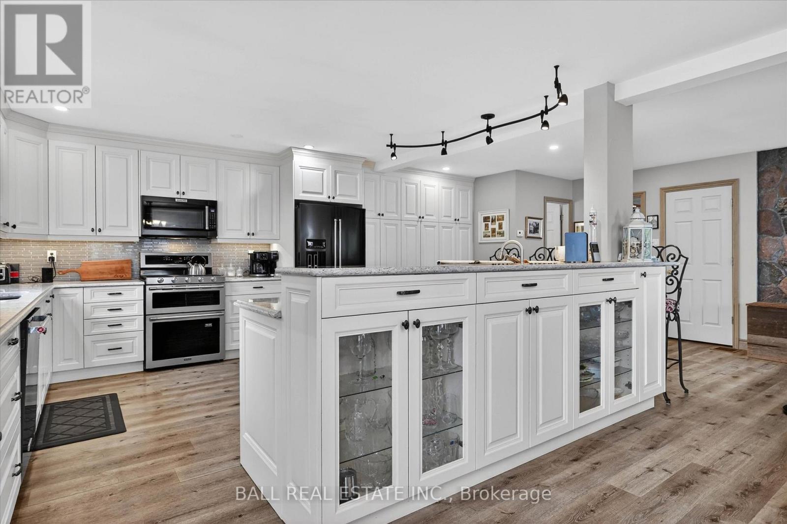 2554 Buckhorn Road N Property Photo 14
