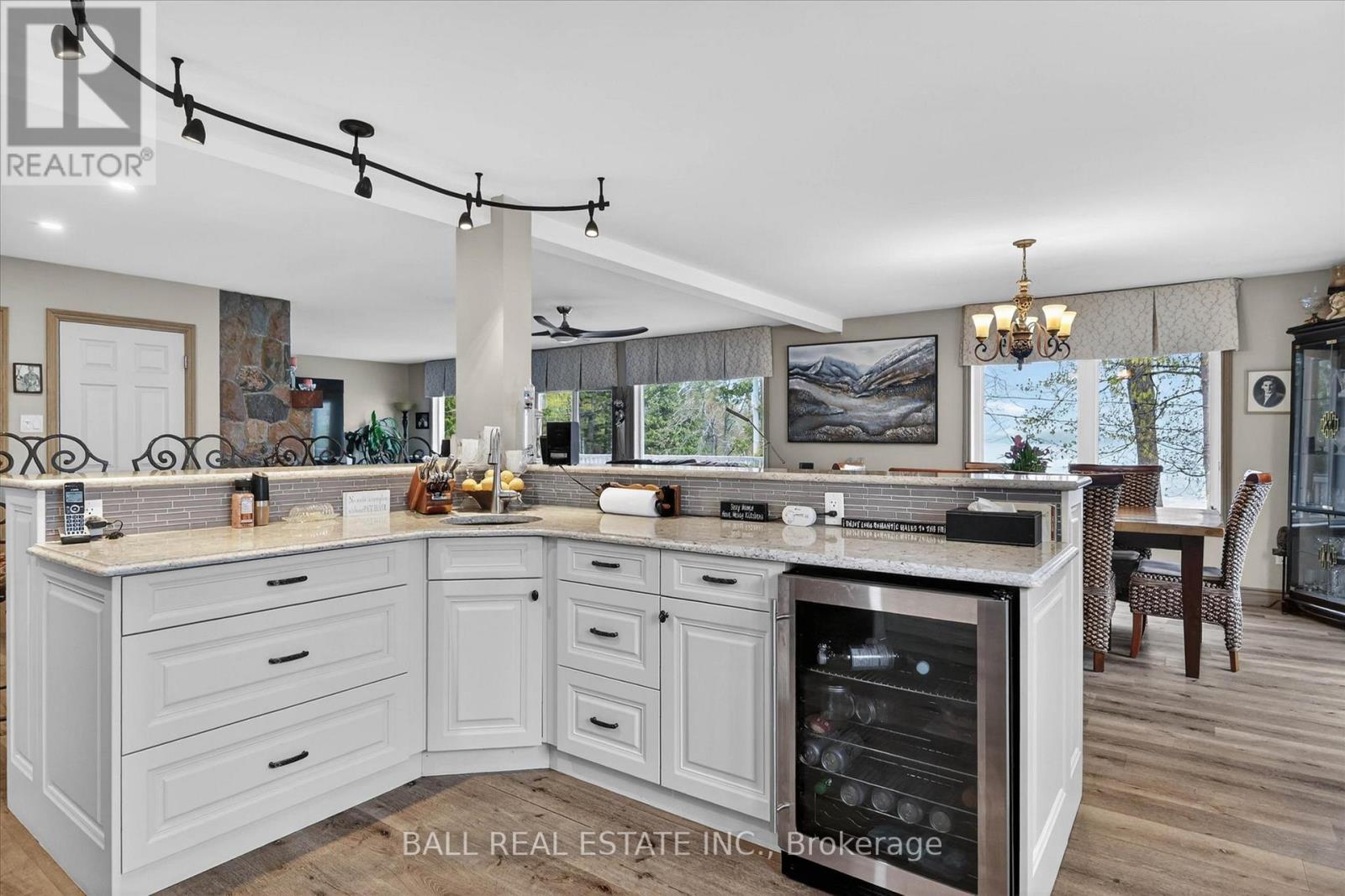 2554 Buckhorn Road N Property Photo 15