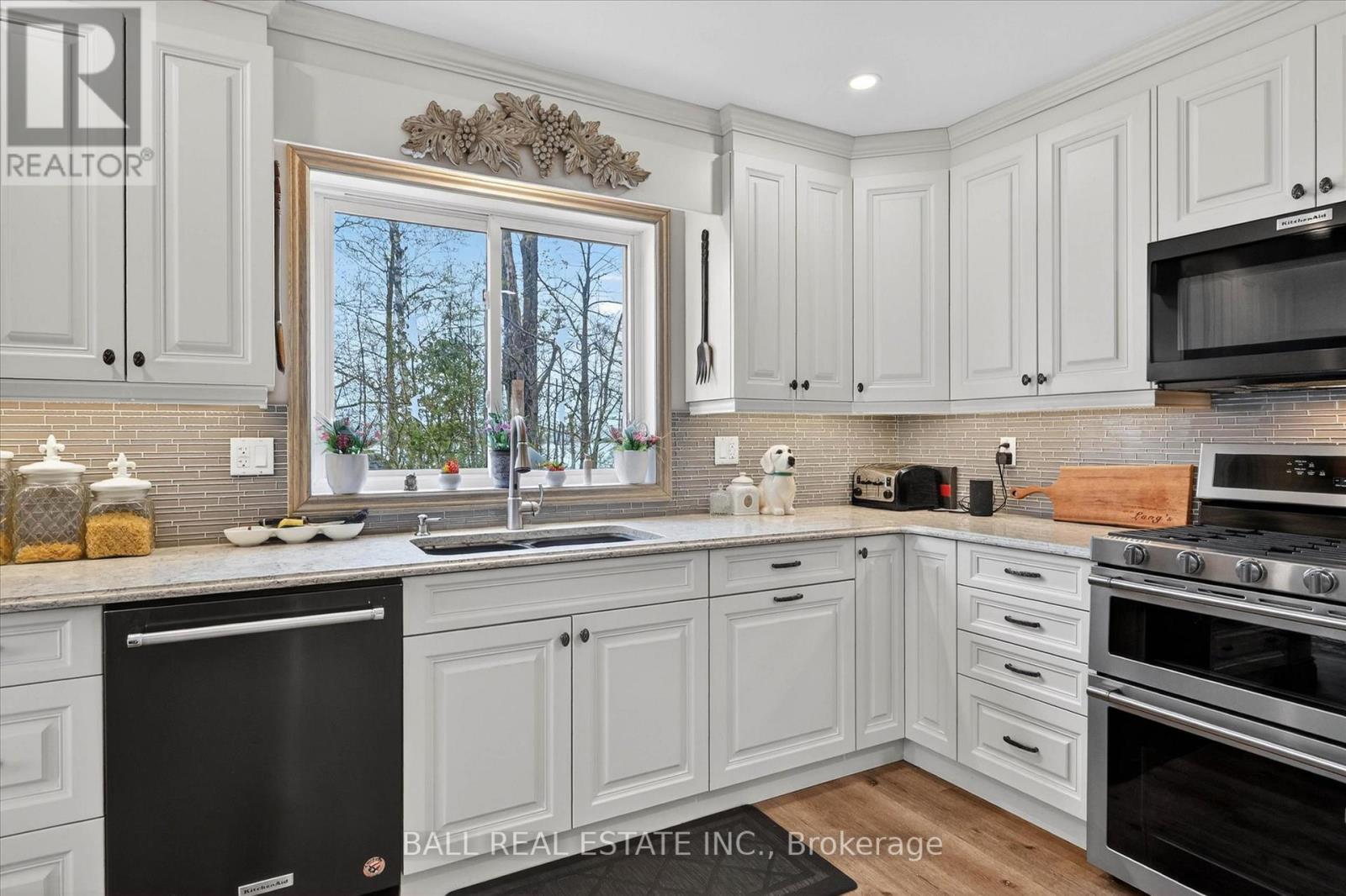 2554 Buckhorn Road N Property Photo 16