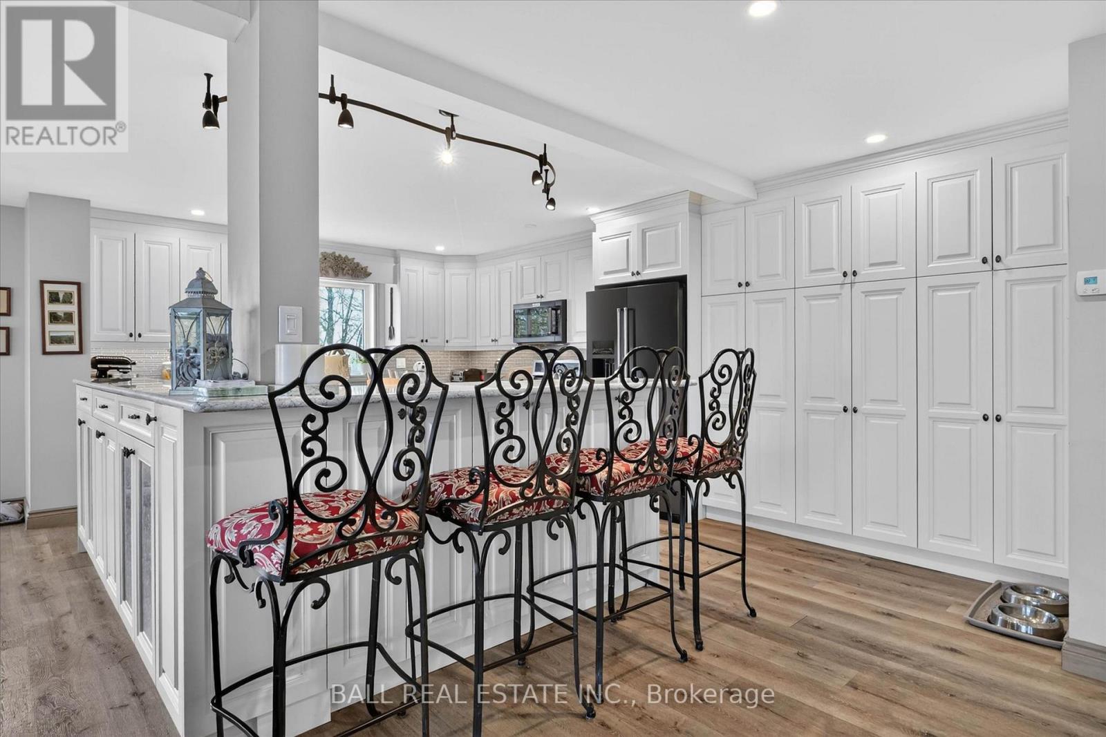 2554 Buckhorn Road N Property Photo 18