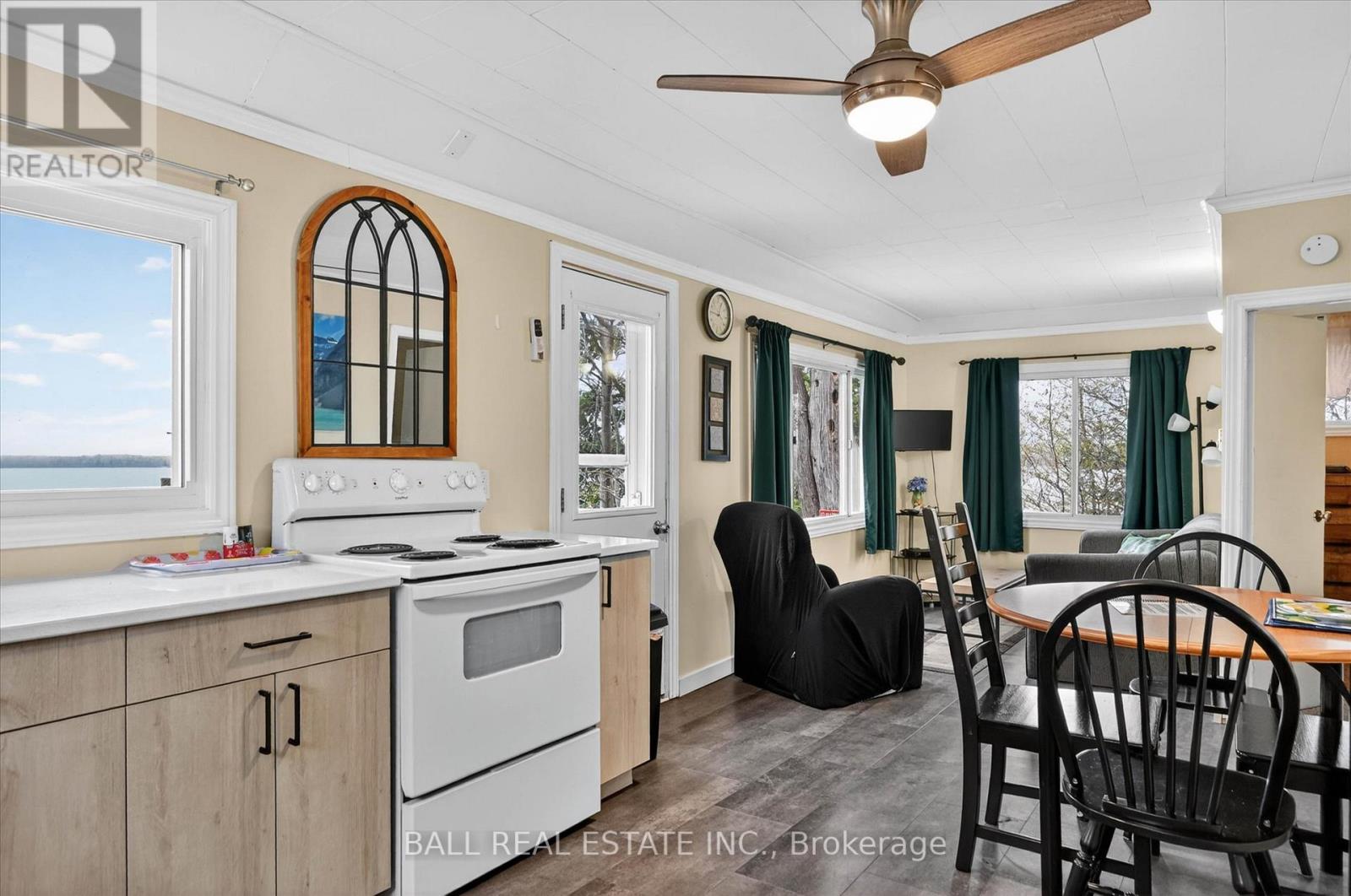 2554 Buckhorn Road N Property Photo 35