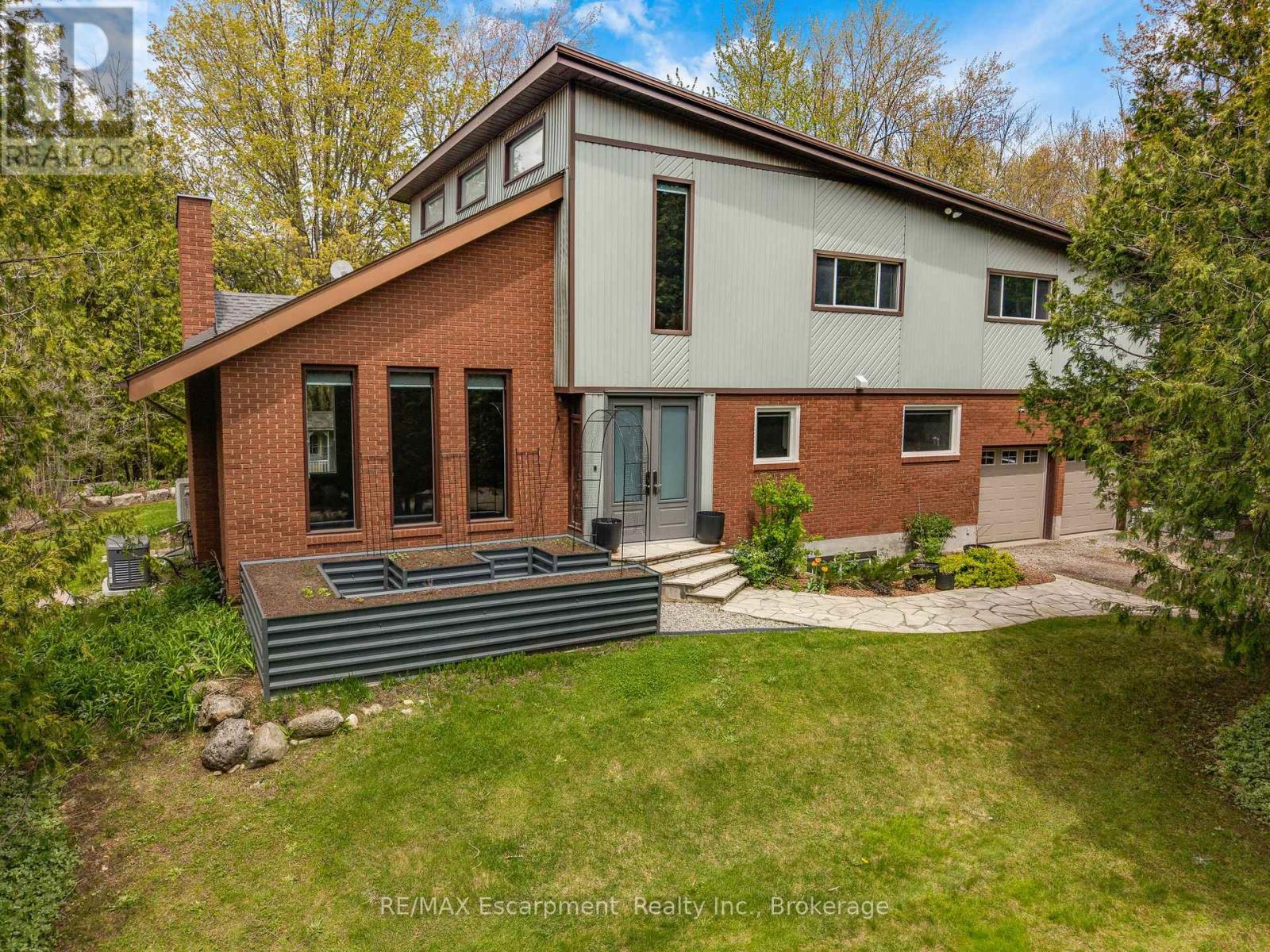 2092 Highway 6 Property Photo 1
