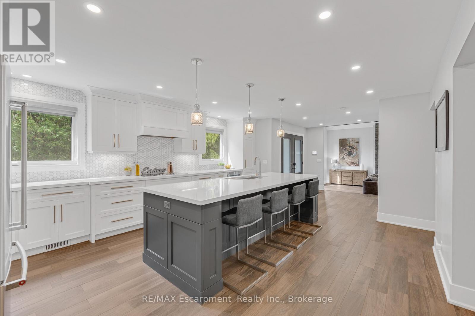 2092 Highway 6 Property Photo 10