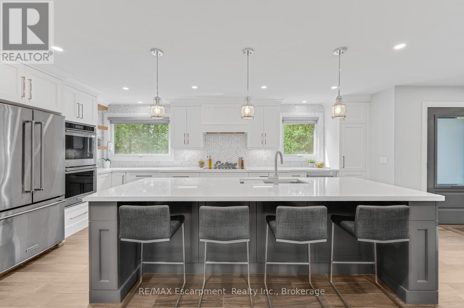2092 Highway 6 Property Photo 11