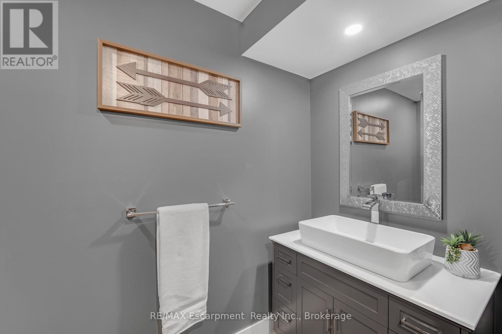 2092 Highway 6 Property Photo 14