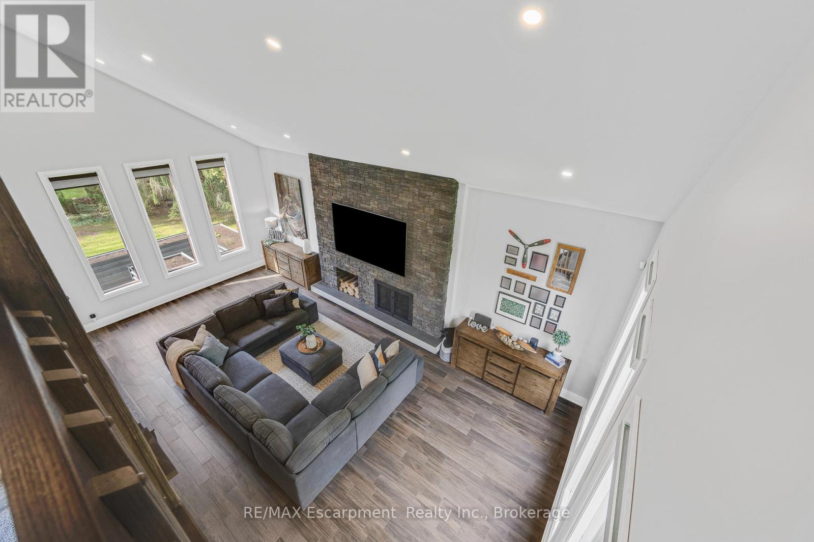 2092 Highway 6 Property Photo 17