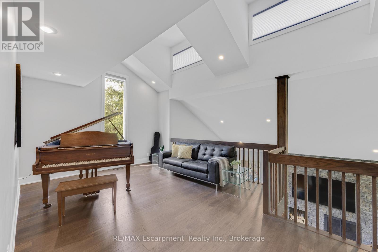 2092 Highway 6 Property Photo 18