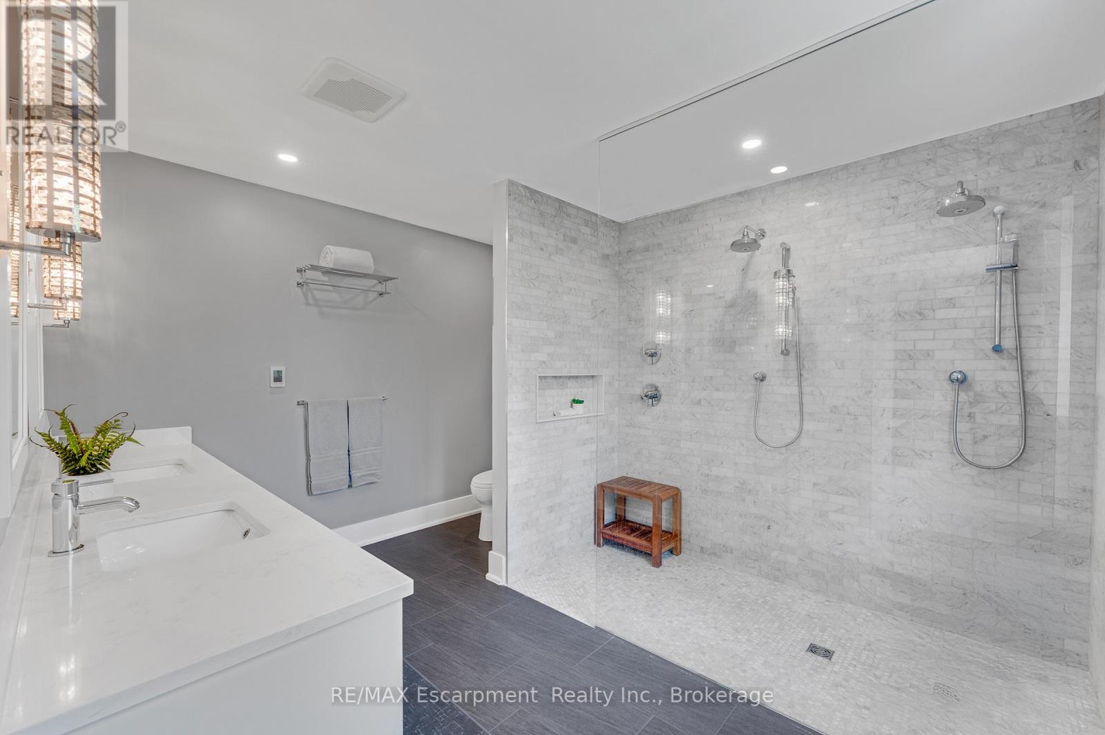 2092 Highway 6 Property Photo 23