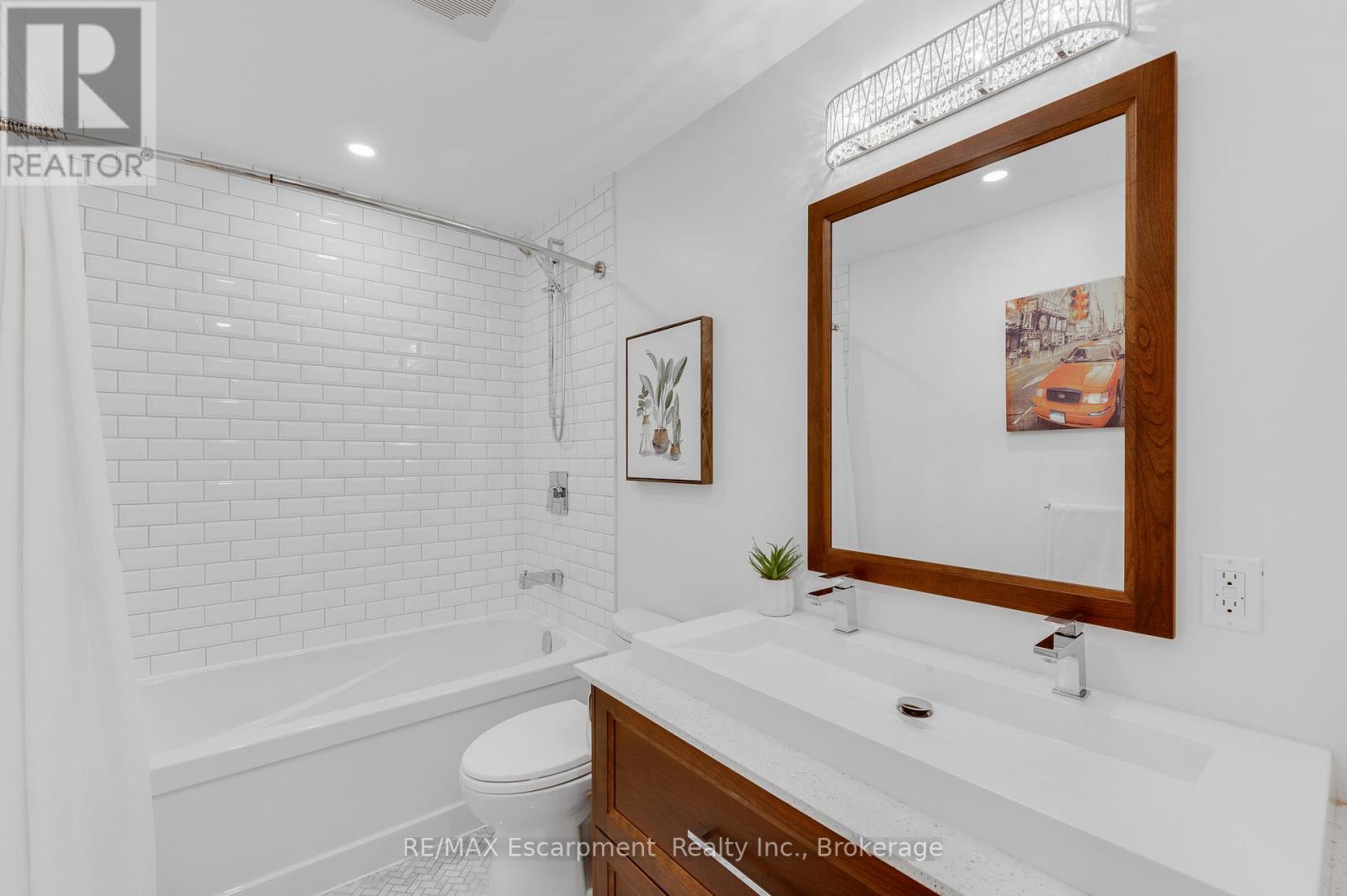 2092 Highway 6 Property Photo 29