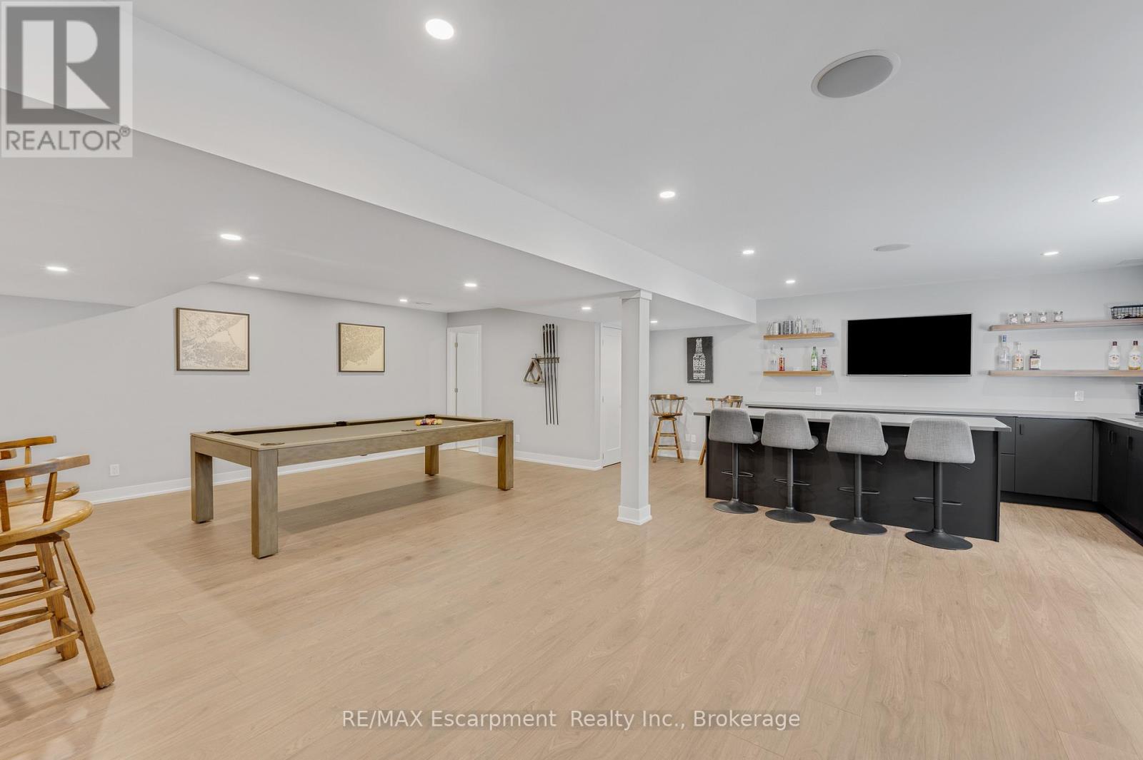 2092 Highway 6 Property Photo 30