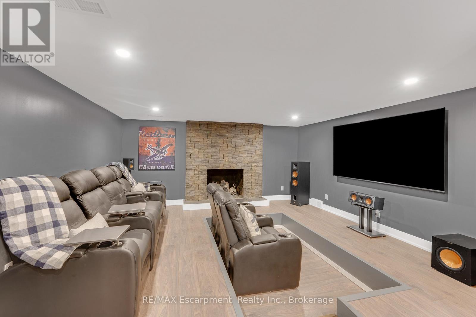 2092 Highway 6 Property Photo 35