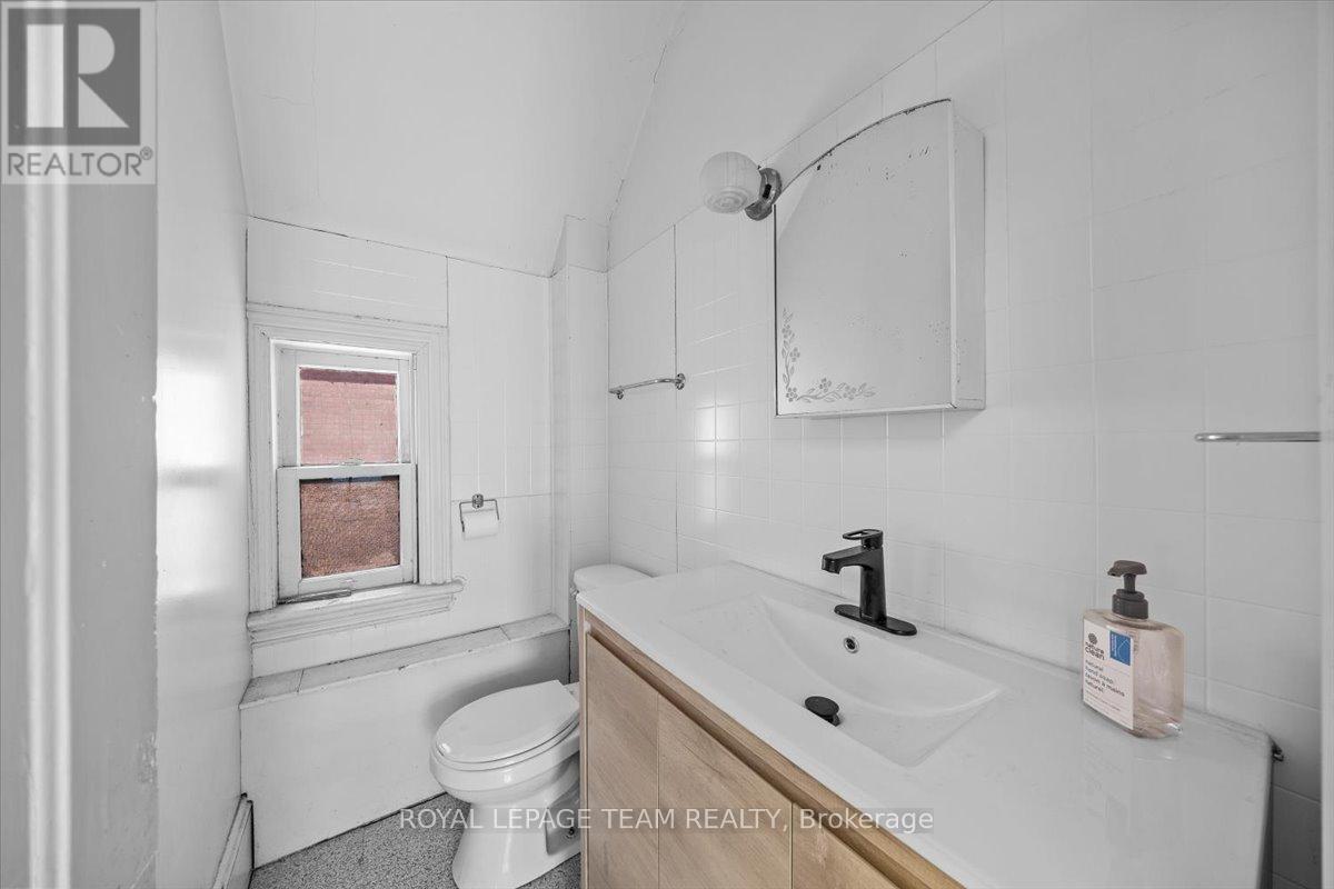 17 Arlington Avenue Property Photo 11