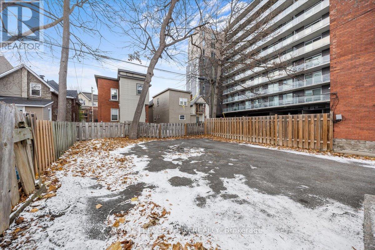 17 Arlington Avenue Property Photo 16