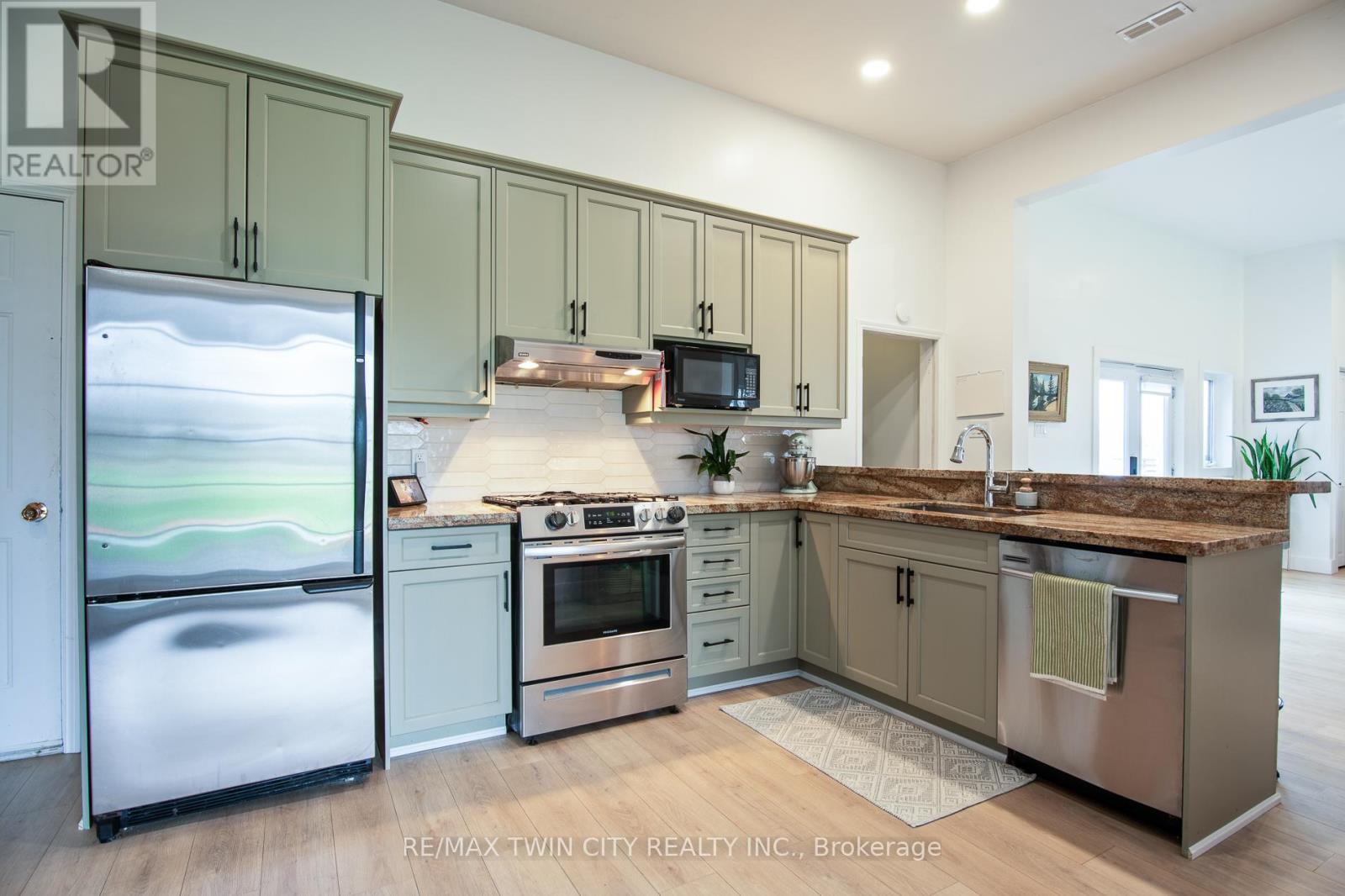 464 Piper Street Property Photo 31