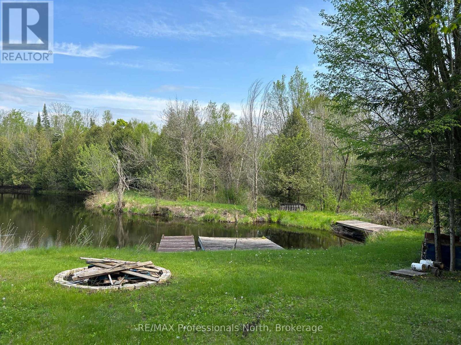 810 4th Line Property Photo 3