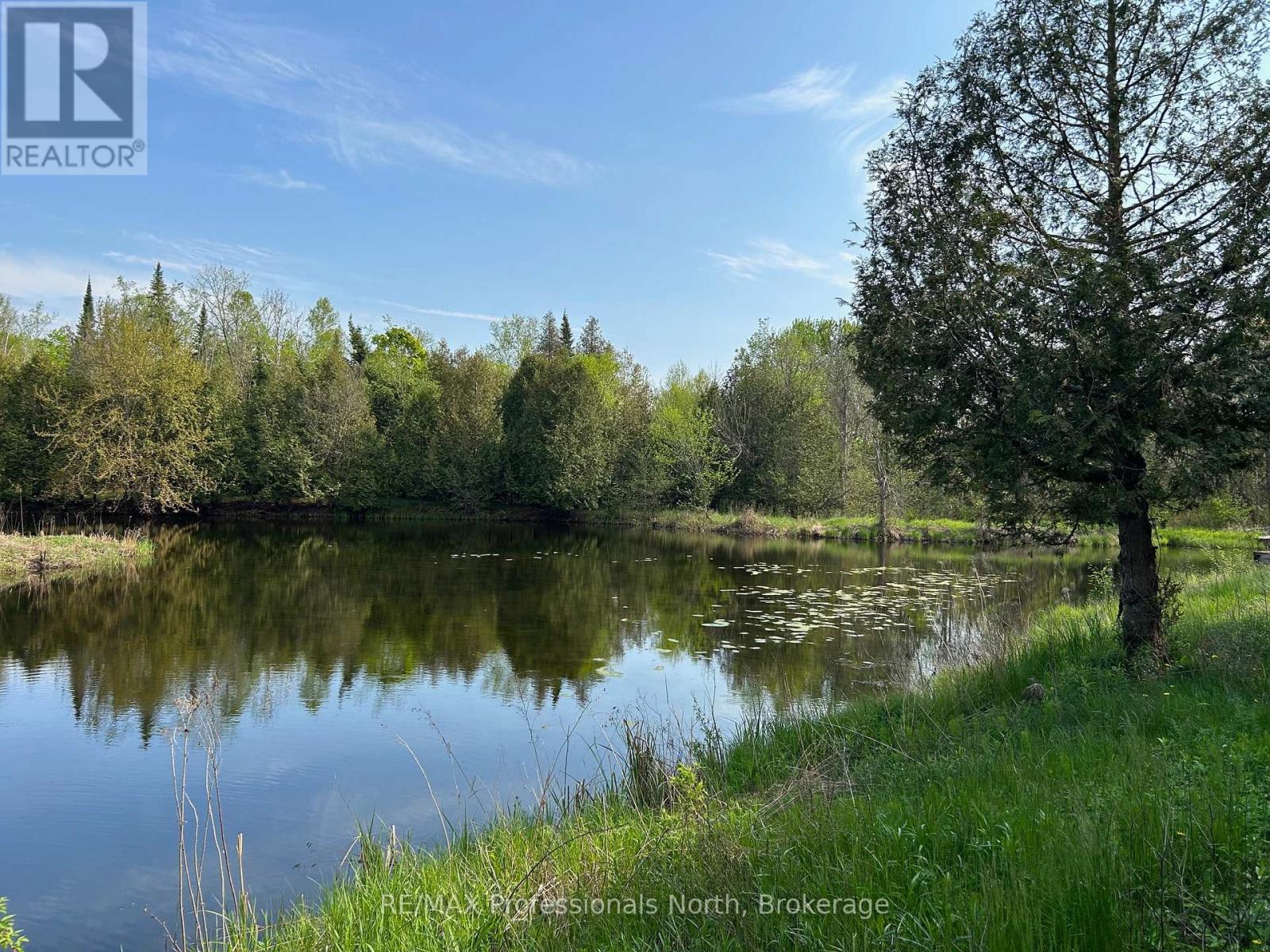 810 4th Line Property Photo 4