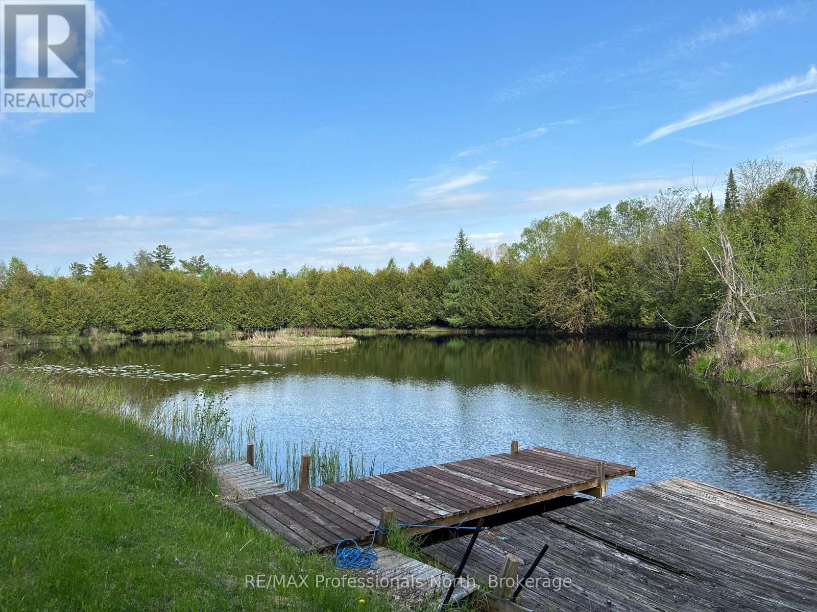 810 4th Line Property Photo 6